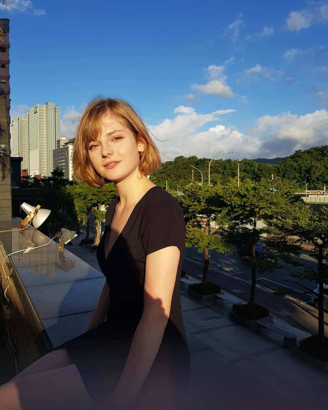 Ella Freyaのインスタグラム：「Everything you thought was impossible is possible 💗 just try and throw yourself in the deep. Pic by @georgia_gram 😍」