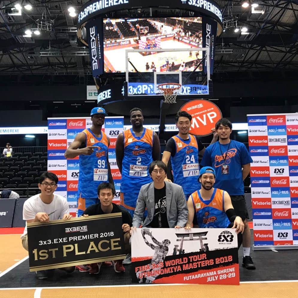 比留木謙司のインスタグラム：「今年も日本代表クラブとして世界大会を戦う事になりました！ 今日の優勝は本当に本当に嬉しかったです！ 応援ありがとうございました！  そして今回試合会場で募金をしていただいた方々、本当にありがとうございます。岡山だけでなく本当に各地で普段の生活に戻れていない人達がいます。全国各地の我々が彼らの支えになりましょう。募金のみが支援するという事でもないですし、支援の形というのは小さな事から大きな事まで様々です！出来る事を。  #トライフープ岡山 #tryhoop #tryhoopokayama」