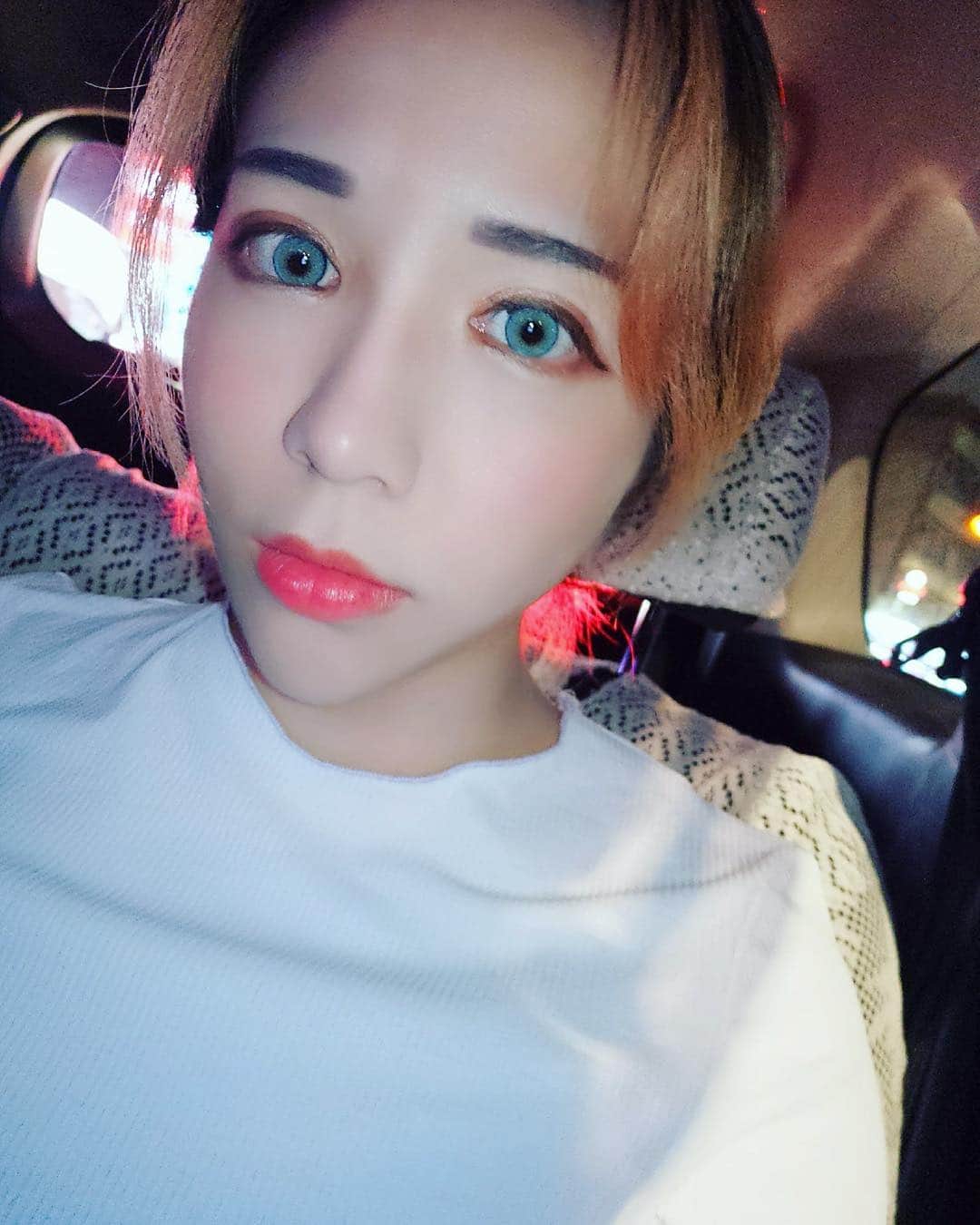 千尋のインスタグラム：「新的美瞳❤️❤️❤️ 顏色超美哈哈哈哈 雖然有點鬼但買了值得了✨」