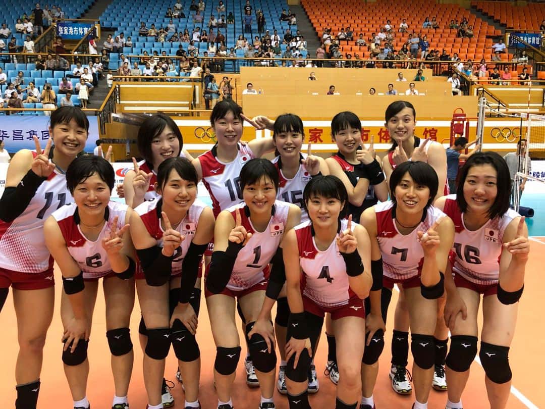 のインスタグラム：「アジア東部地区選手権大会🏆🥇🇯🇵 本当にみんなのおかげで優勝できました☺️ 誰一人欠けること無く、中国から日本に帰ってこれて良かったです！！！ とても貴重で良い経験をさせてもらいました。この経験を生かして、また頑張りたいと思います💪 お疲れ様でした！！！このメンバーで戦えたことは本当楽しかった😆 #アジア東部地区選手権大会 #2018 #🇨🇳 #universiade  #7月3日〜16日 #同部屋真未🤞  ラインもインスタもツイッターもひらけなかったので、見れなかったです、すみません🙏 やっと日本食食べれる😆🤞」