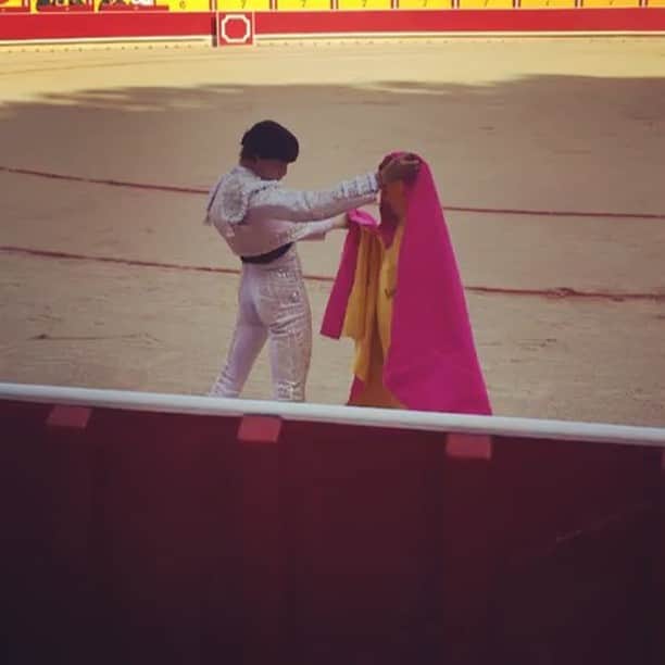 のインスタグラム：「SAN FERMIN 2018 🇪🇸🐂🇪🇸🐂 @rocarey ESPECTACULAR 👏👏👏 #muchaclase」