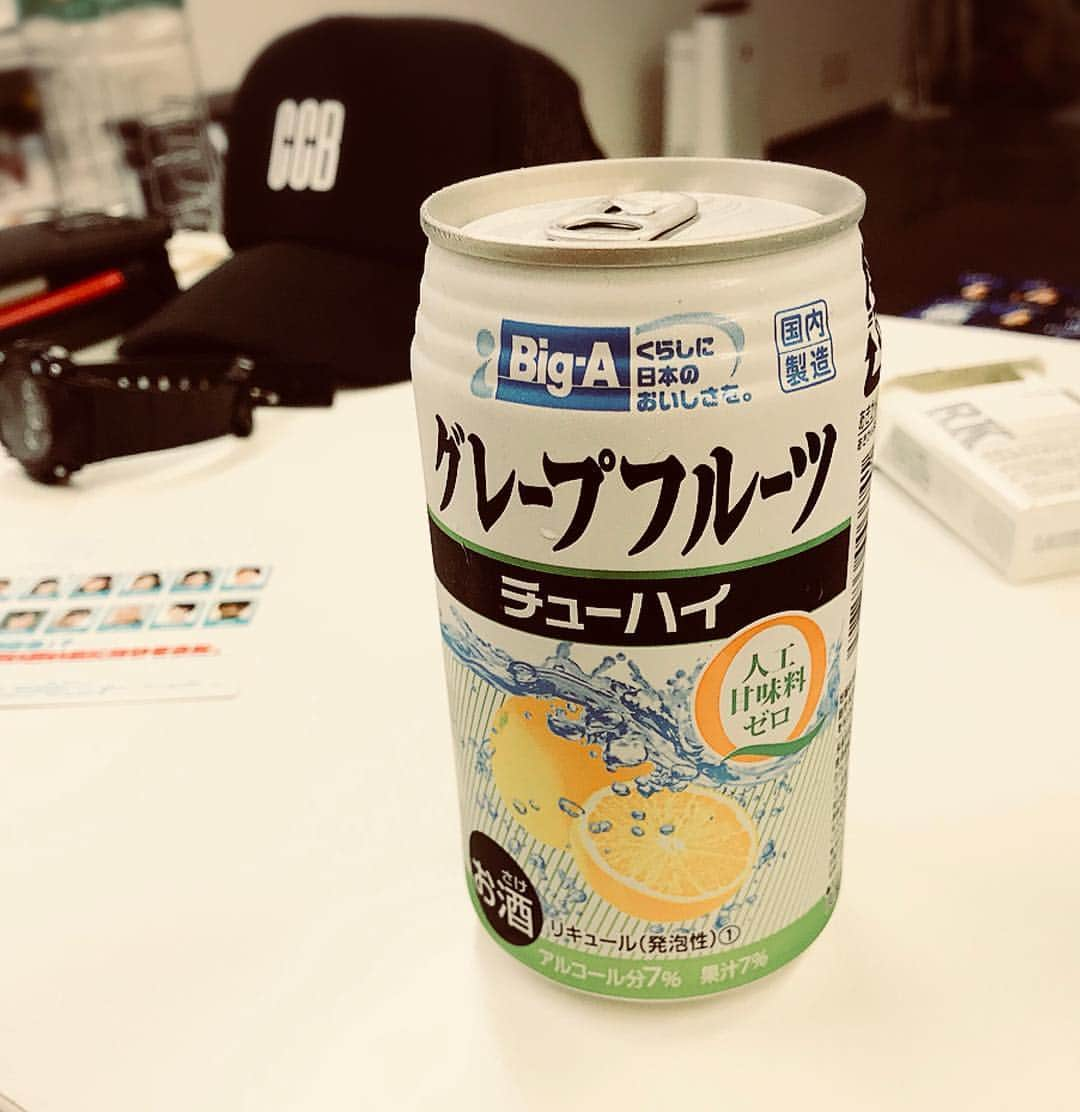 増田裕之さんのインスタグラム写真 - (増田裕之Instagram)「事務所の冷蔵庫にあった。飲む。いま気が付いた。7%もある。  #グレープフルーツサワー #7% #脚本 #CorneliusCockBlue(s) #CCB #これぞ真夏の青い春」7月17日 1時13分 - route33masuda