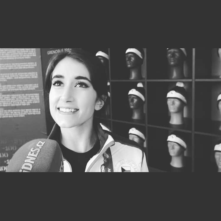 コートニー・マンスールのインスタグラム：「Smizing through Olympic interviews😍 . . . . . . #memories #olympics #pyeongchang #2018 #interview #czech #house #stilladream」