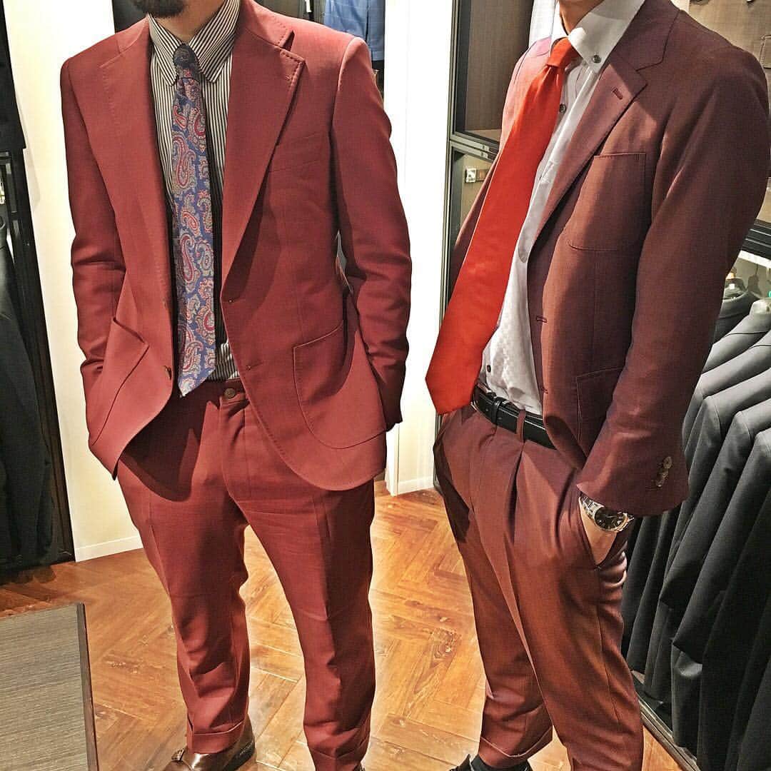Global Style グローバルスタイル さんのインスタグラム写真 Global Style グローバルスタイル Instagram 個性的な赤茶のスーツで双子コーデ Globalstyle Ginzaglobalstyle グローバルスタイル グローバルスタイル名古屋セントラルパーク店 スーツ