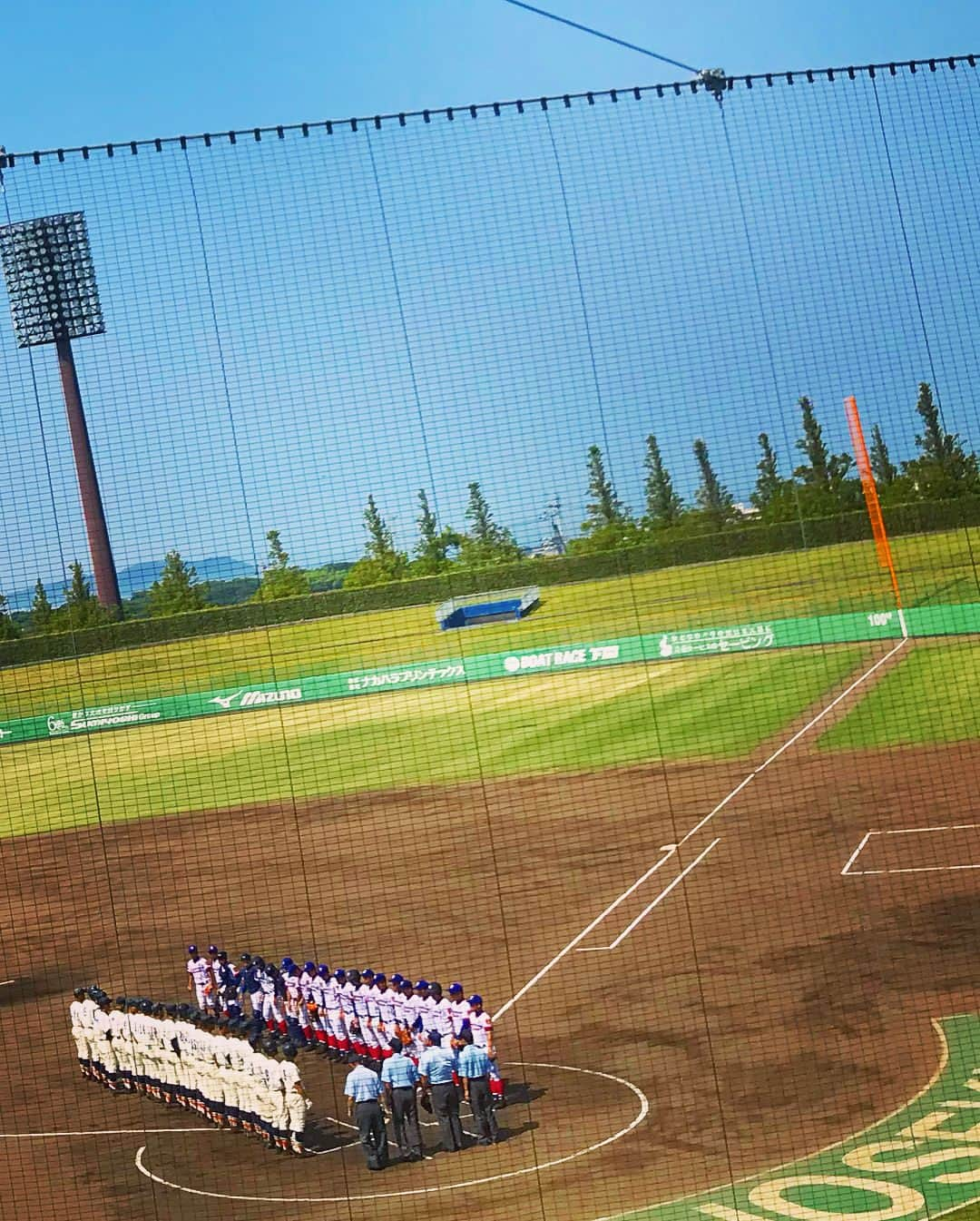 上杉あずささんのインスタグラム写真 - (上杉あずさInstagram)「. #第100回全国高校野球選手権大会 #山口大会 に行ってきました⚾️🌼 マイブラザーの恭平が去年から部長(責任教師)を務める #長門高校 を応援に行きました📣🎌2季連続で #甲子園 出場中の #下関国際 に7回コールドで敗れてしまいましたが…去年に引き続き、心温かい生徒さんたちが集う応援したくなるチームでした✨一生懸命な姿、純な涙に感動。3年生お疲れ様でした！1.2年生も多いチーム。新チームも楽しみにしてます☺️✊ . そして恭平も私も、目標としてきた野球に関わる仕事をできるようになった事、改めて感慨深い。野球バカ姉弟で一直線です。でも、好きなように突き進ませてくれた両親に感謝しないとですね🙏✨たぶん2人ともこのまま野球野球野球…⚾️な人生で今季も婚期を逃すだろうけど←…(笑)青春を感じながら若々しく頑張りますので、引き続きよろしくお願いします🙇‍♀️💓💓 #高校野球 #甲子園への道 #山口 #下関 #オーヴィジョンスタジアム下関 #野球部 #先生 #まだ生徒感 #黒板の字が汚いらしい #しっかりしてよ #弟 #jica #青年海外協力隊 でも頑張ってきたよ #ブラジル #brazil #japan #yamaguchi #fukuoka #長門高校甲子園への夢 #続く」7月17日 15時38分 - azumacks