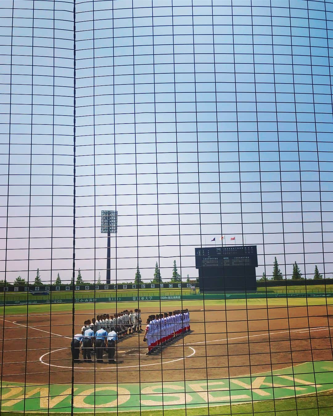 上杉あずささんのインスタグラム写真 - (上杉あずさInstagram)「. #第100回全国高校野球選手権大会 #山口大会 に行ってきました⚾️🌼 マイブラザーの恭平が去年から部長(責任教師)を務める #長門高校 を応援に行きました📣🎌2季連続で #甲子園 出場中の #下関国際 に7回コールドで敗れてしまいましたが…去年に引き続き、心温かい生徒さんたちが集う応援したくなるチームでした✨一生懸命な姿、純な涙に感動。3年生お疲れ様でした！1.2年生も多いチーム。新チームも楽しみにしてます☺️✊ . そして恭平も私も、目標としてきた野球に関わる仕事をできるようになった事、改めて感慨深い。野球バカ姉弟で一直線です。でも、好きなように突き進ませてくれた両親に感謝しないとですね🙏✨たぶん2人ともこのまま野球野球野球…⚾️な人生で今季も婚期を逃すだろうけど←…(笑)青春を感じながら若々しく頑張りますので、引き続きよろしくお願いします🙇‍♀️💓💓 #高校野球 #甲子園への道 #山口 #下関 #オーヴィジョンスタジアム下関 #野球部 #先生 #まだ生徒感 #黒板の字が汚いらしい #しっかりしてよ #弟 #jica #青年海外協力隊 でも頑張ってきたよ #ブラジル #brazil #japan #yamaguchi #fukuoka #長門高校甲子園への夢 #続く」7月17日 15時38分 - azumacks