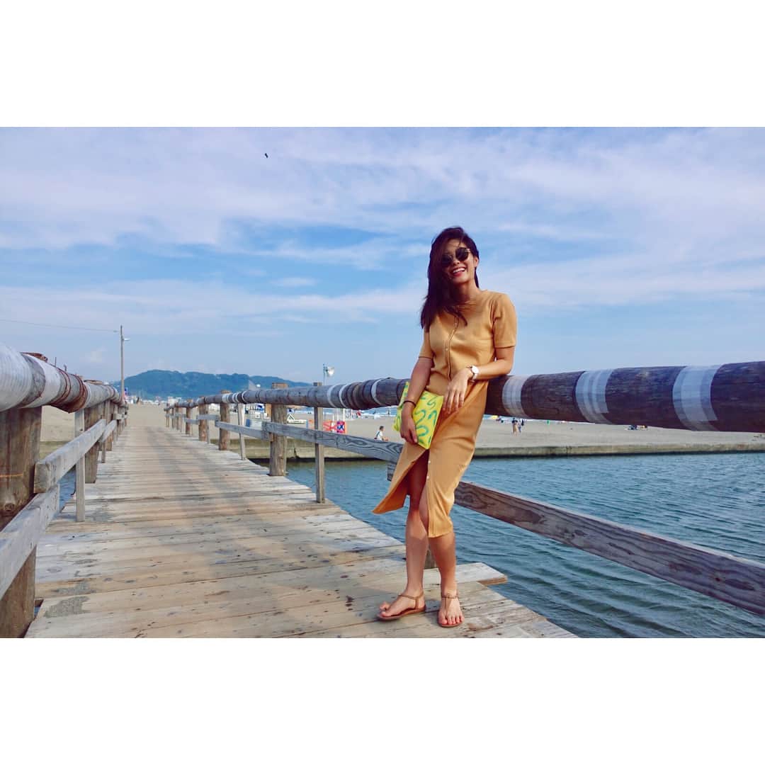 福山智可子のインスタグラム：「鎌倉きたら海開きしてた🦄👙 Walked around in the Kamakura, there were many pretty stores. I should’ve bring my swimsuits. . #akte #アクテ #ggs #グローバルジェネラルストア #ゼンバーグ #zenvague」