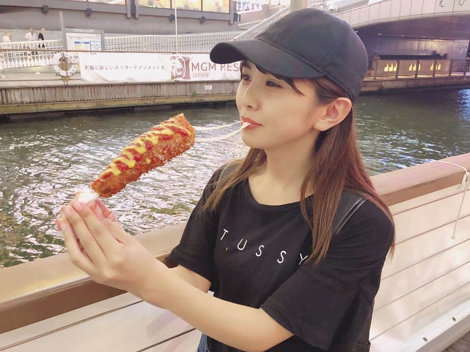 磯佳奈江さんのインスタグラム写真 - (磯佳奈江Instagram)「#チーズドッグ 🧀💗 . びょーーーん😋 #大阪」7月17日 21時02分 - isochan89