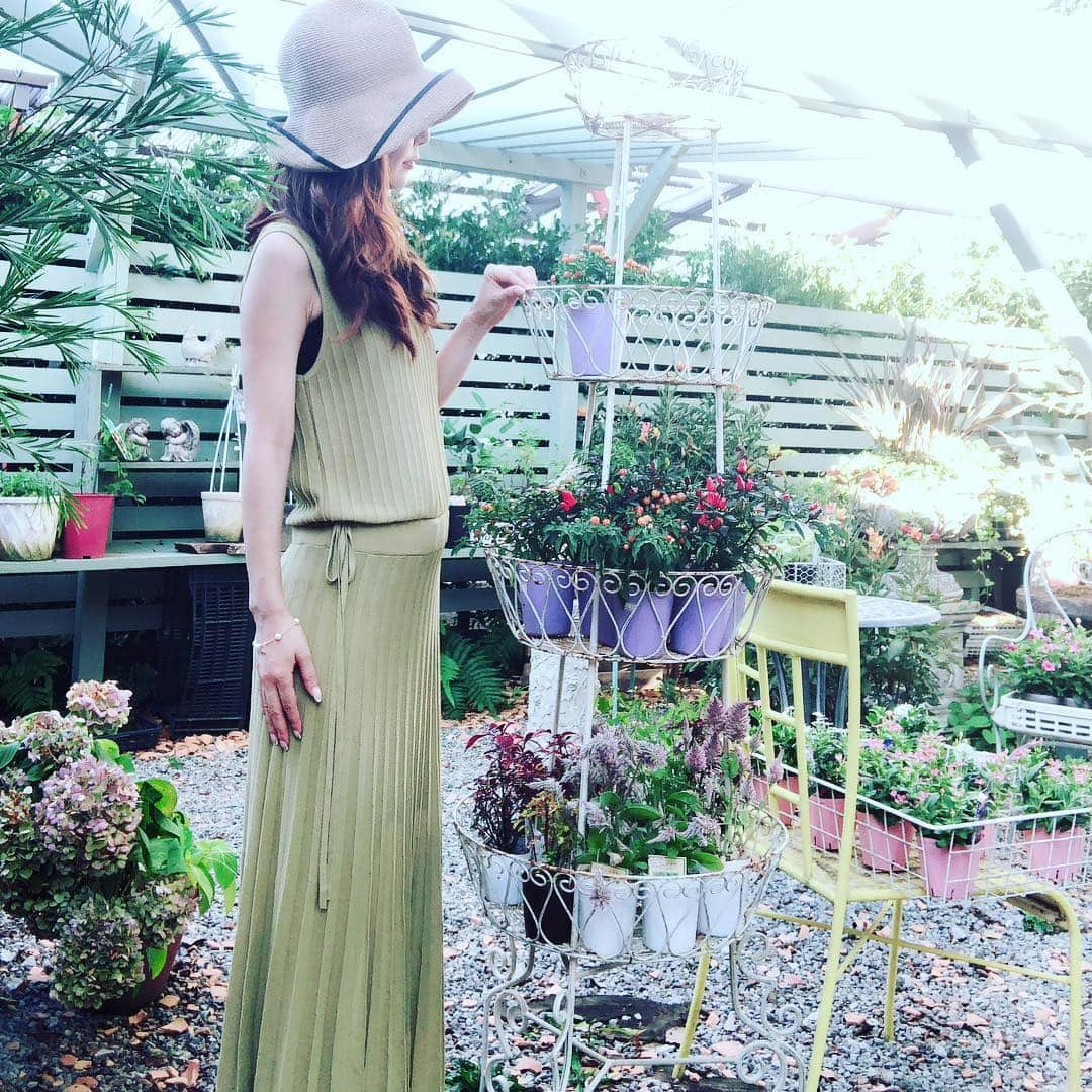 宮崎宣子さんのインスタグラム写真 - (宮崎宣子Instagram)「ガーデニングのセンスがいい人に憧れます🌿🌱🌵 #ハーブガーデン #ハーブ園 #ハーブ #herb #herbgarden #herblover #ハーバル #宮﨑宣子」7月17日 21時02分 - miyazaki_nobuko