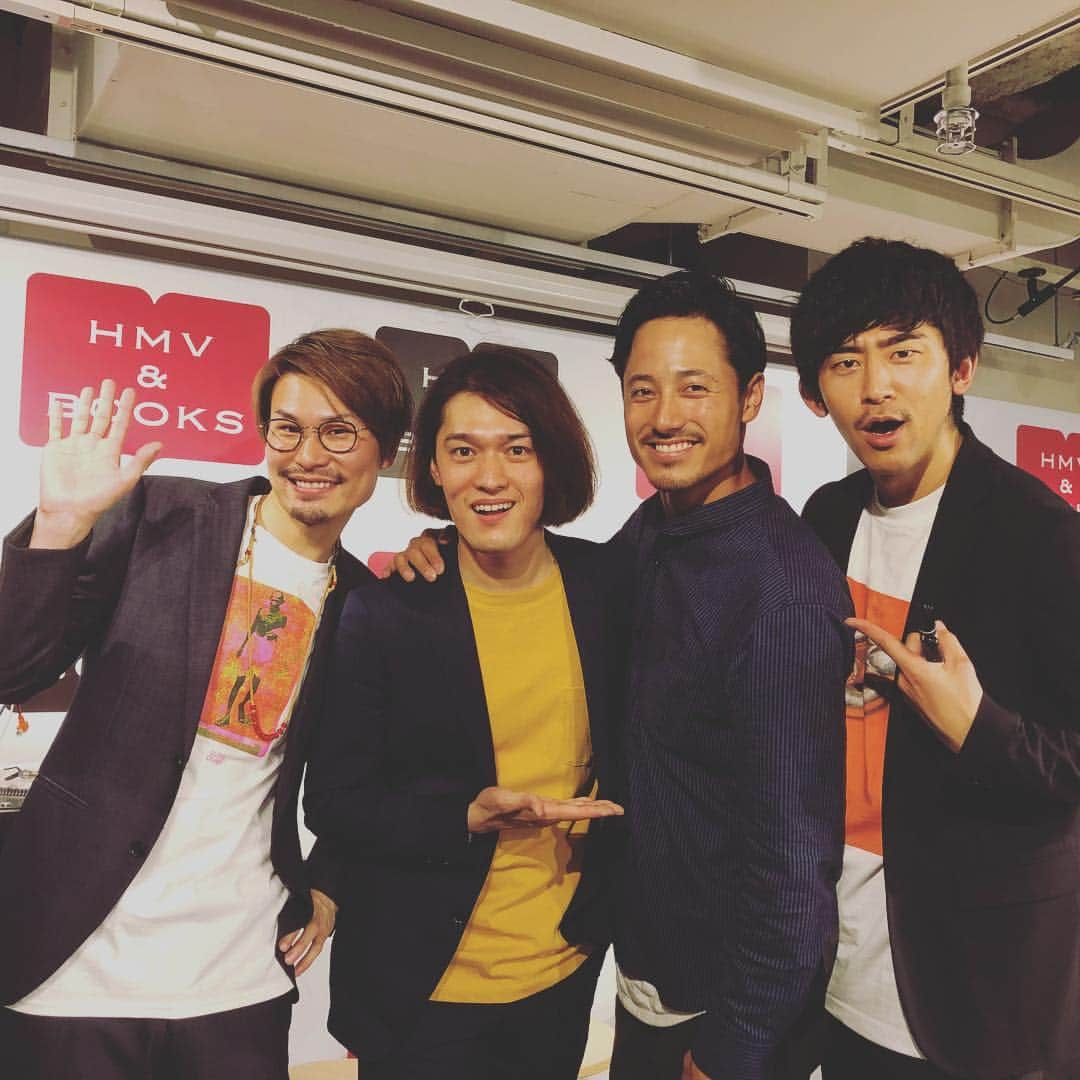 上村翔平さんのインスタグラム写真 - (上村翔平Instagram)「あの日の思い出。 . #THREE1989 #JETBLUE #リリースライブ #HMV #渋谷」7月17日 21時49分 - shoheyuemura