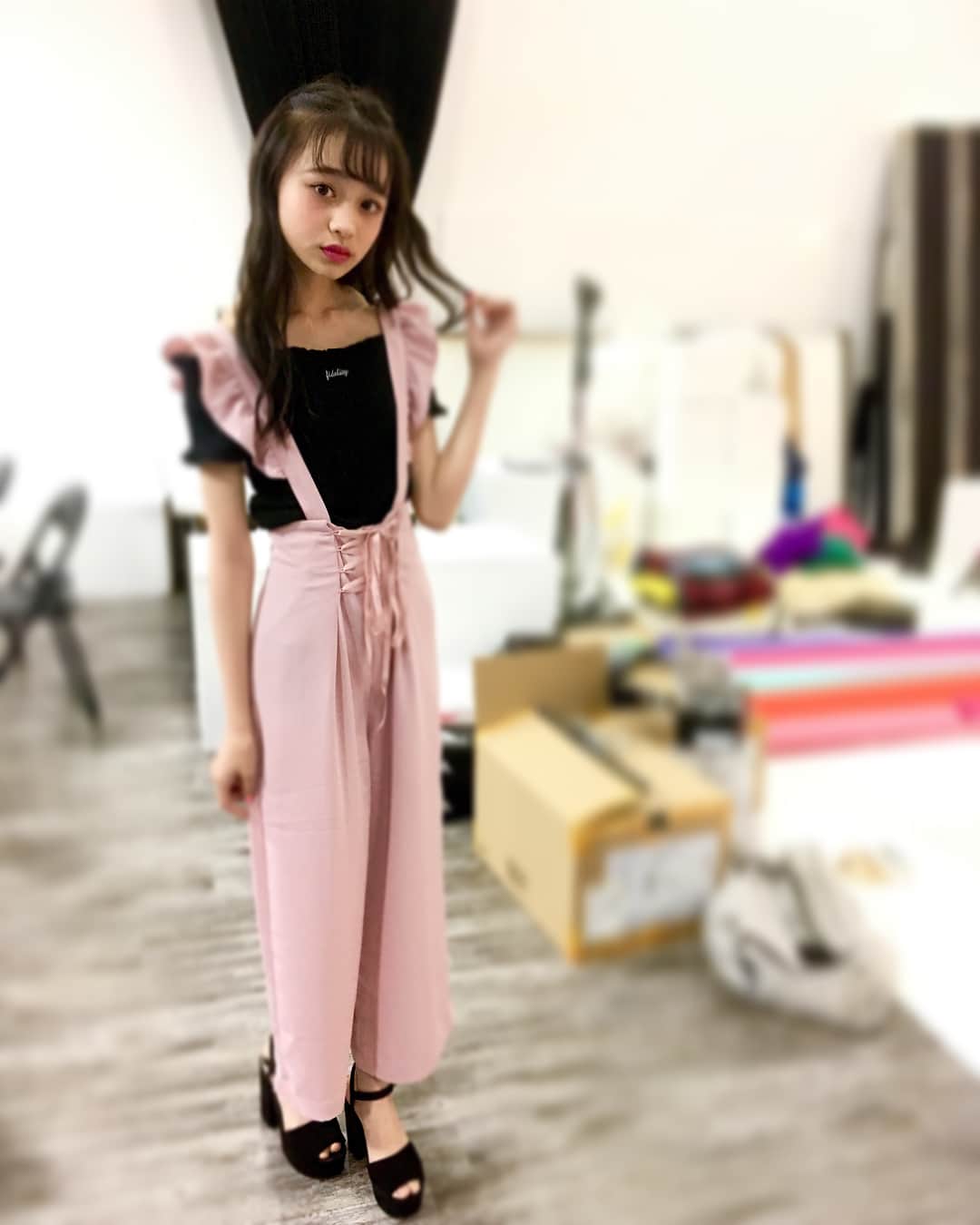 ニコ☆プチのインスタグラム：「♡♡ ガーリーなめーちゃんと スポなあんちゃん👼🏻👼🏻 #林芽亜里 #田中杏奈 #ニコプチ #私服だよ」
