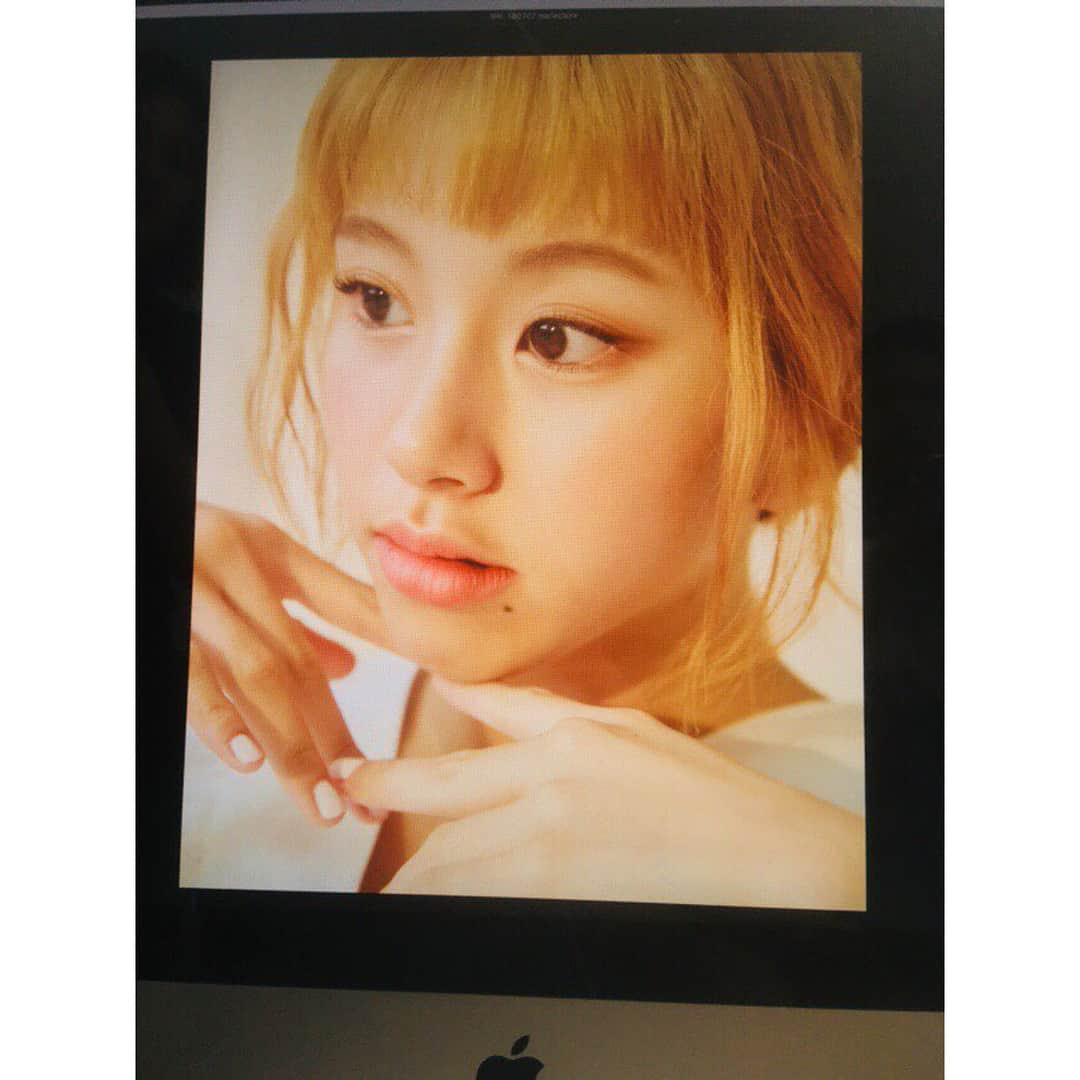 TWICEさんのインスタグラム写真 - (TWICEInstagram)「마리끌레르 기대하시라👍🏻👍🏻」7月18日 11時40分 - twicetagram