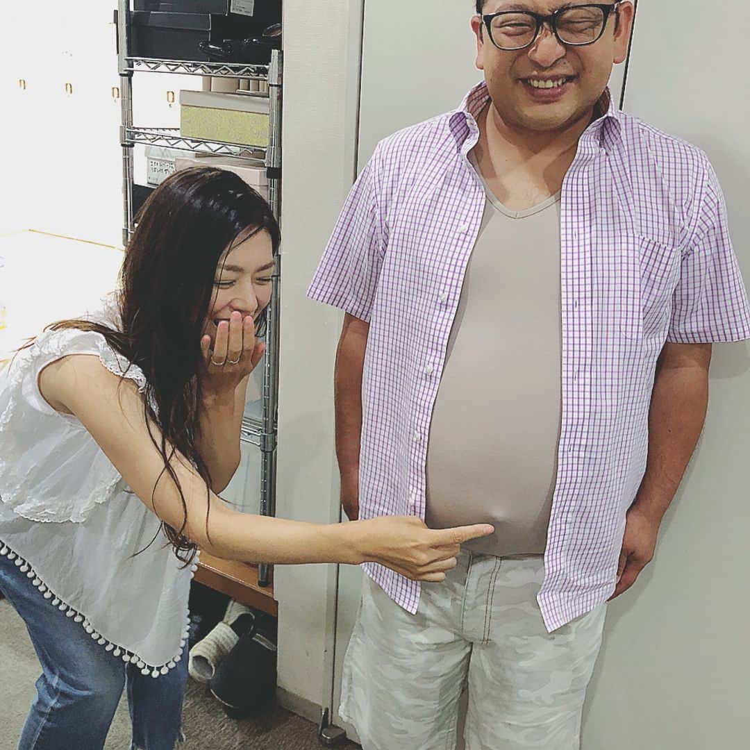 加藤紀子のインスタグラム：「押すべきか押すまいか！ そこにあるのは HESO👆HESO👈HESO👉HESO🙏  #東海テレビスイッチ水曜日 #チャンカワイ君 #その素晴らしき #heso #heso'sbest #結局押さなかった後悔」
