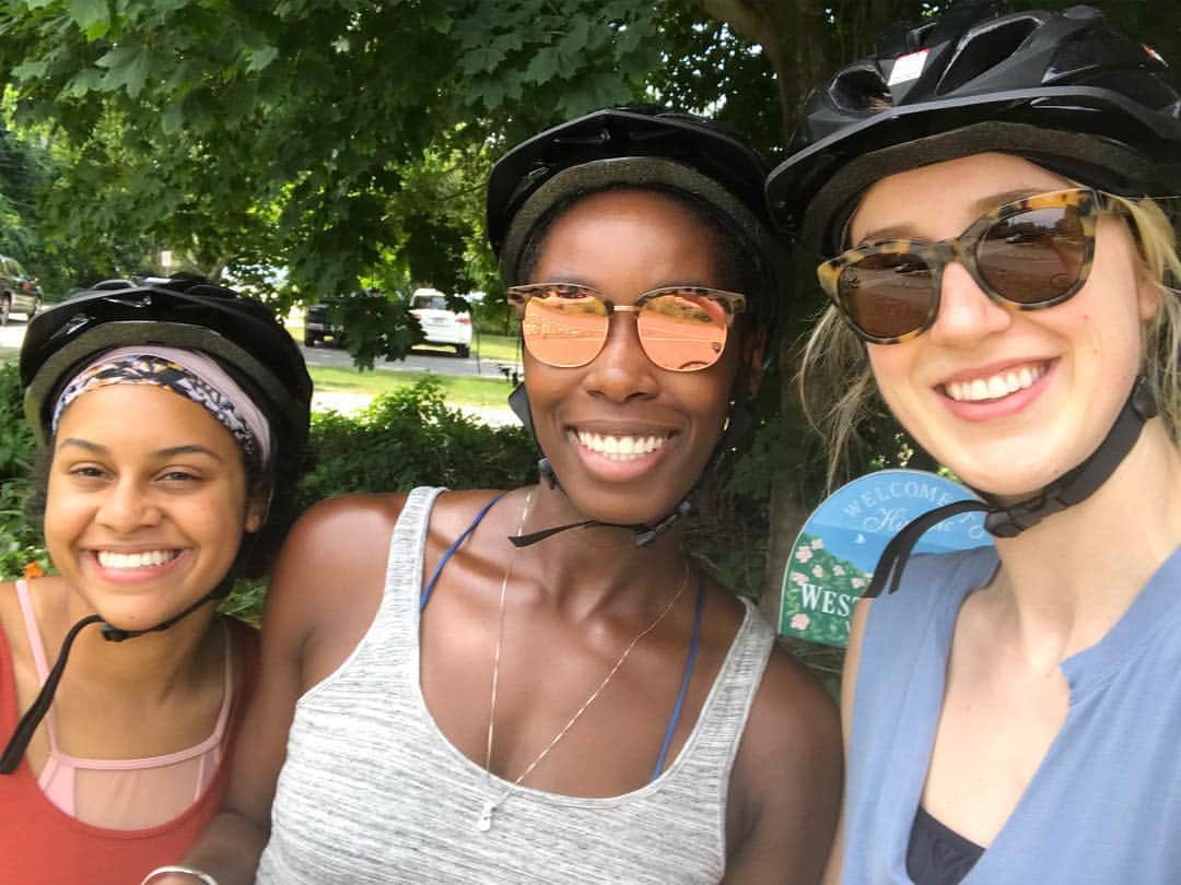 キンバリー・ヒルのインスタグラム：「Explored cape cod and Boston with Megan this weekend! Can’t wait to play with her next season!!」