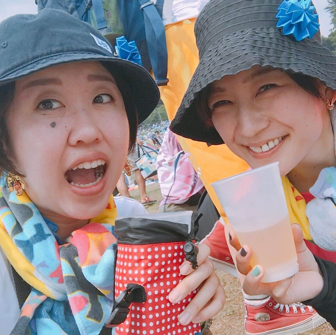 佐々木瞳さんのインスタグラム写真 - (佐々木瞳Instagram)「ap bank fes2018！ apは今回はじめて行ったけれど、楽しすぎた😂✨ミスチルも絢香も高橋優もMAN WITHもsalyuも…最高でした‼️ フェスって今までじっくり聴いてこなかったアーティストの歌を聴いて好きになったり、発見できたりするのが本当に面白い🤣💕 びっくりする暑さでしたが😭💦その暑さが吹き飛ぶくらい最高の時間だった✨から、来年もまた行きたい😍  #apbankfes #apbankfes2018 #つま恋 #フェス #ミスチル #櫻井和寿 #絢香 #高橋優 #manwithamission #salyu #alexandros #岡村靖幸 #小林武史 #最高 #また行きたい #いつか仕事でフェスに関わりたい」7月18日 10時09分 - hitomihappygirl1026