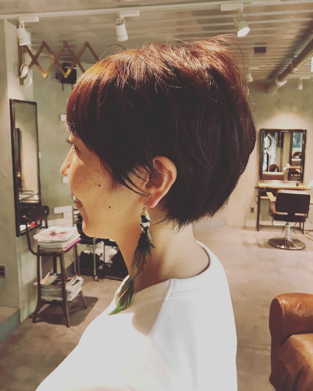 福田淳子さんのインスタグラム写真 - (福田淳子Instagram)「9時半くらいから都内でぐるぐる移動。歩いて時はそうでもないけど止まるとどっと汗がまるで滝のように流れてくる。隙間時間があったので髪を切ってもらいました。最近ボブっぽいショートだったのですが、すっきりさっぱりピクシーカットに。新しいサンダルをデビューさせたのはいいけれど（キラキラでかわいい）靴擦れしまくりで絆創膏を8箇所くらいに貼りました。ウェッジソールで脚長効果大。最後に長めの打ち合わせをして今日は終了。やり切った感大。ここから頑張らねばですが撮影が楽しみ。  #haircut  #pixciecut  #shorthair  #rorrim  #careymulligan  #キャリーマリガン風でと言ったらこうなりました」7月18日 21時14分 - junjunfukuda