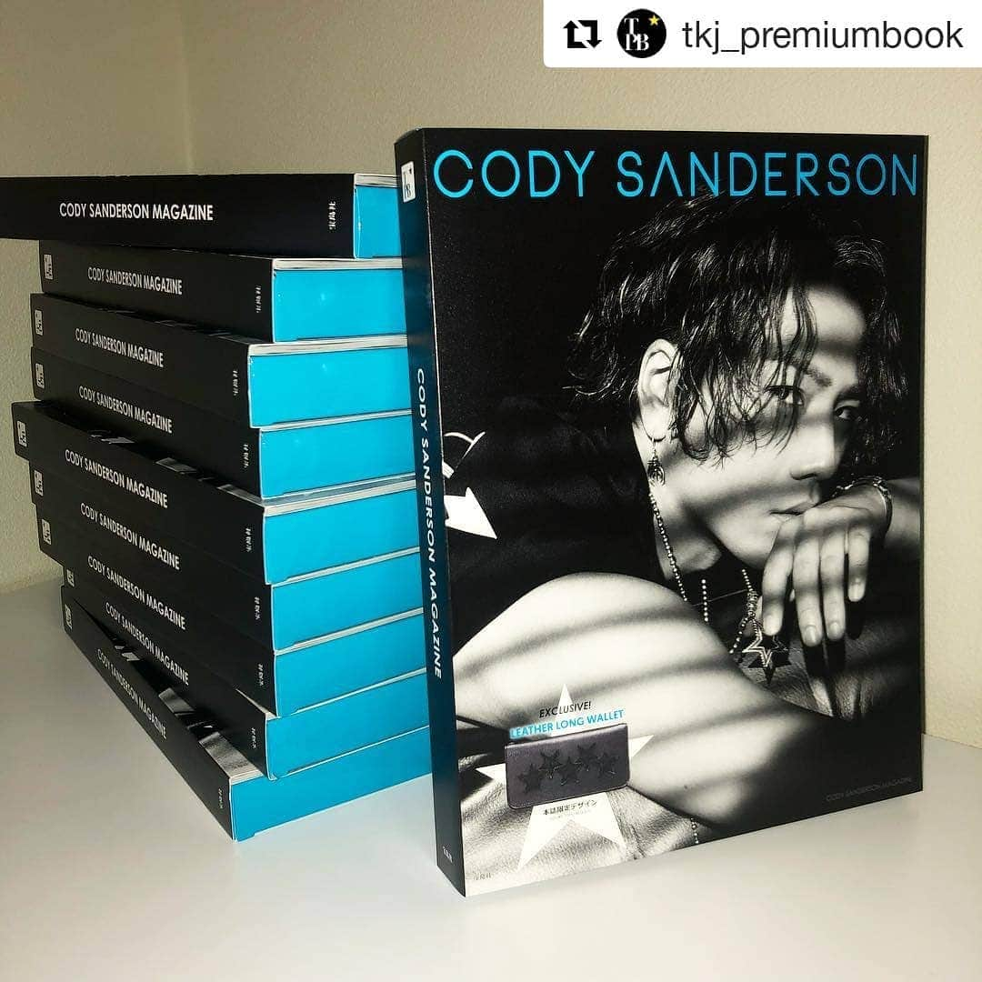 smartさんのインスタグラム写真 - (smartInstagram)「ｃｏｍ ｍｉｎｇ  ｓｏｏｎ🌙 #FULLMOON  #Repost @tkj_premiumbook ・・・ CODY SANDERSON MAGAZINE ✯ ✯ ✯ ✯ ✯ just arrived⚡️⚡️💥 ついに出来上がって参りました〜〜😭😭😭 Thank you for everything✨🙏🏻🙏🏻🙏🏻 @codysandersondesigns  @worldstylingefu  #CODYSANDERSON #CODYSANDERSONMAGAZINE #登坂広臣 #HIROOMITOSAKA #WORLDSTYLING #SANTAFE #TOKYO #宝島社」7月18日 15時13分 - smart_tkj