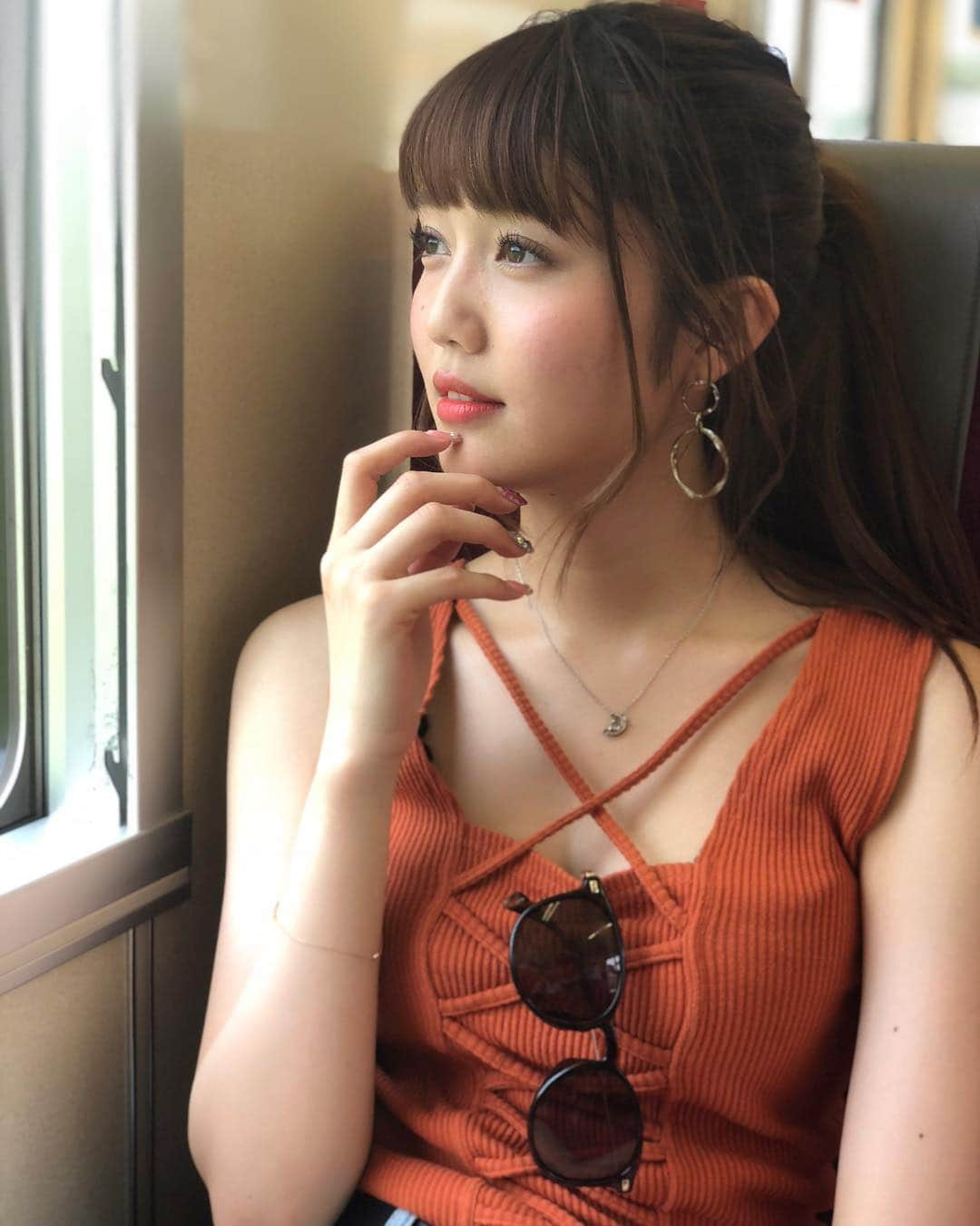 松川菜々花さんのインスタグラム写真 - (松川菜々花Instagram)「彼女と電車なうに使っていいよ #彼女シリーズ #ふたたび #旅」7月18日 15時50分 - matsukawa__nanaka