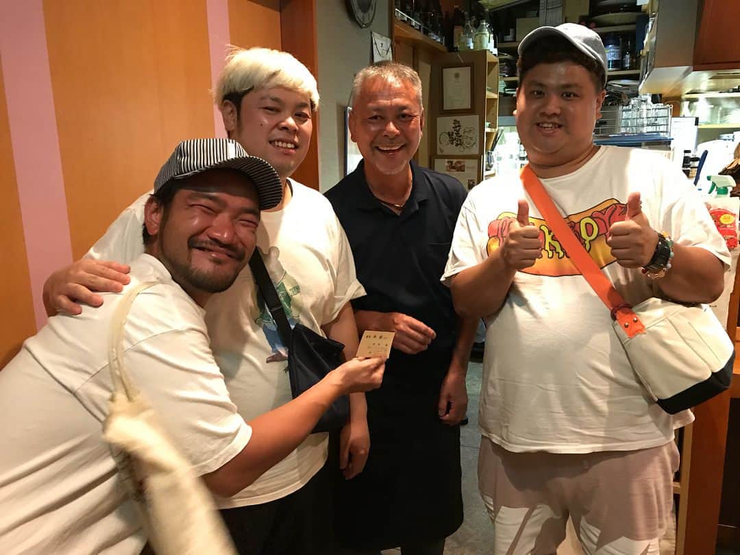 池田真一のインスタグラム：「昨日は神ちゃんのお父さんが営む 『肴処 和桜(なお)』に行って来ました！ ほんまにお世辞抜きで全ての料理めちゃくちゃ美味しかったです！ 平日なのにお客さんもパンパンでした！ お父さんボケた後に自分で爆笑する感じが神ちゃんとそっくりでした！ 西宮の方は是非！」