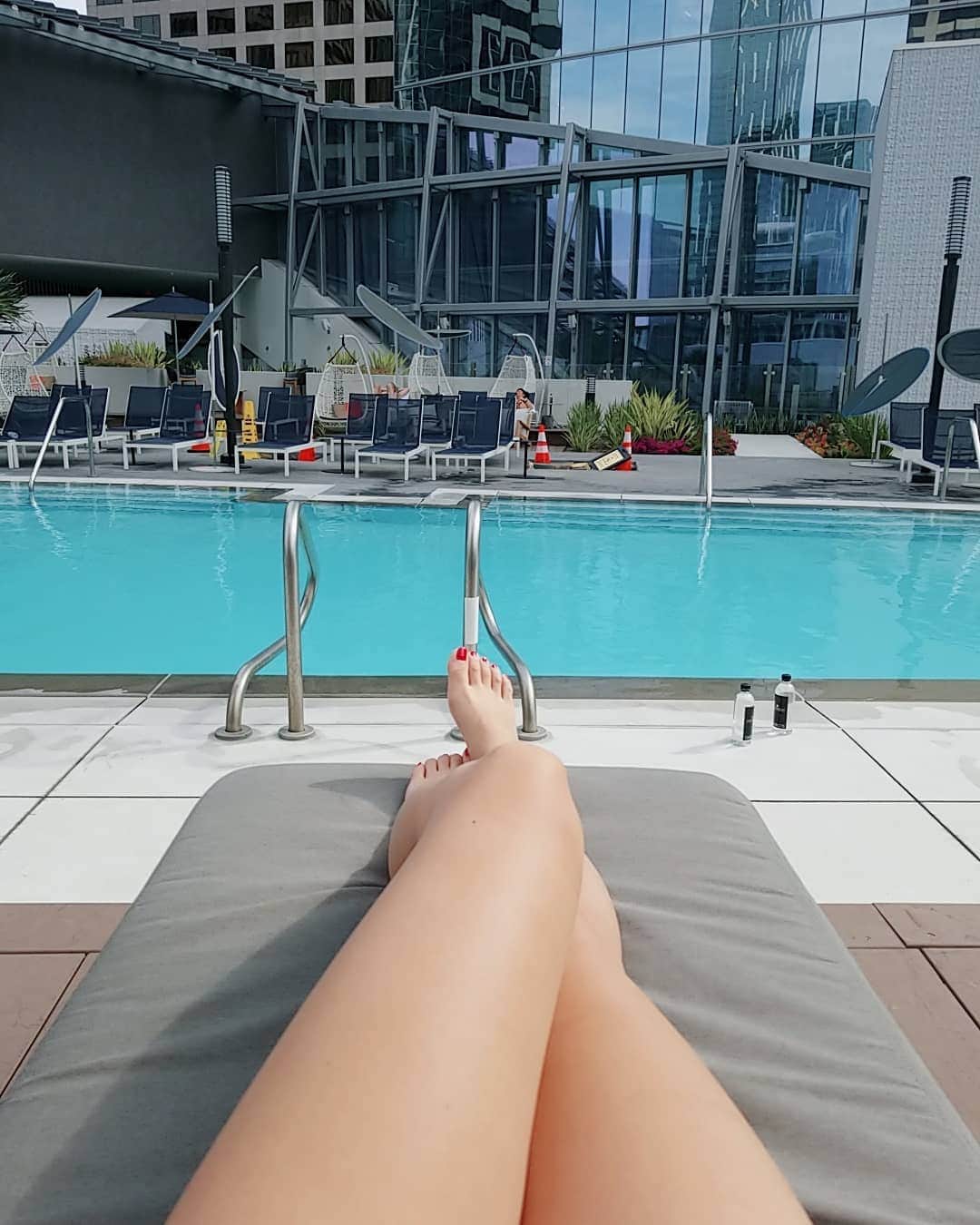 森園れんさんのインスタグラム写真 - (森園れんInstagram)「LAでのmorning pool👙💕 天気よくて最高だった☺  #la #losangeles #pool #swimwear #水着 #アニメエキスポ #ax2018 #ビジョビ」7月18日 17時57分 - ren__m