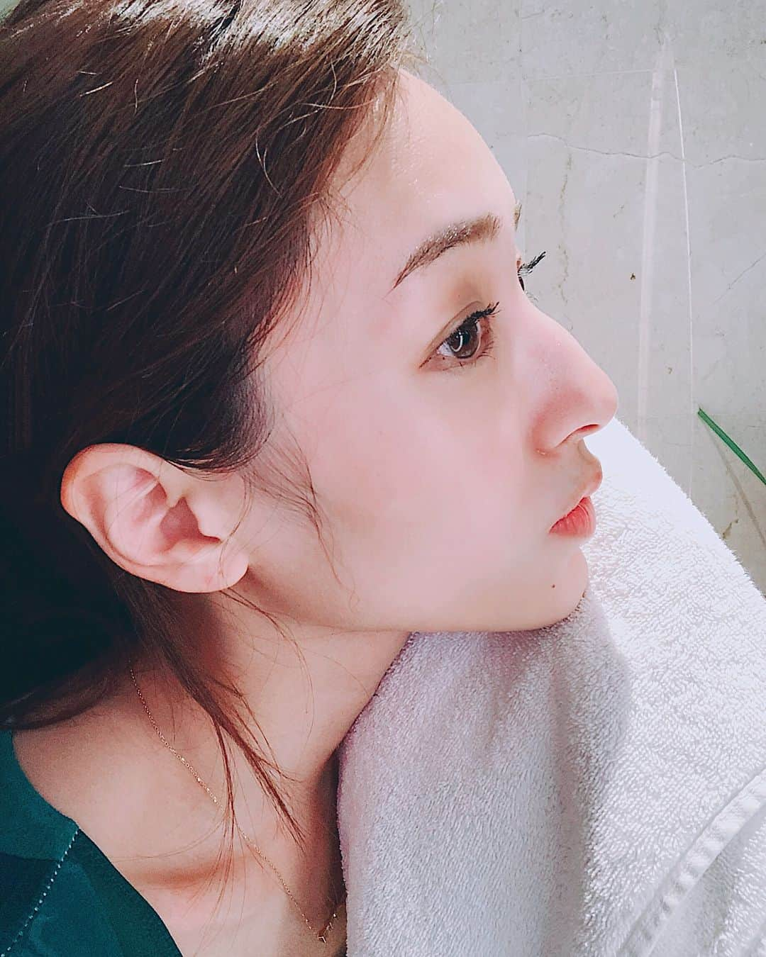 吉田理紗さんのインスタグラム写真 - (吉田理紗Instagram)「もちもち泡洗顔👶 この間のどろあわわ10周年パーティーで頂いてから どろあわわ使ってます😆 泡立ちが本当に良いからもちもち泡に癒される😌🌿 しっかり汚れが落とせているからか 肌トラブルもなくてハッピー💓 #スキンケア #石鹸 #美肌 #保湿 #リニューアル #10周年 #保湿ケア  #うるおい #もっちり #洗顔 #目指せ美肌 #どろあわわ #新どろあわわ #濃密泡 #弾力泡  #もちもち泡 #ほぐし洗顔 #透明やわらか肌  #米麴 #米ぬか #skincare @kenkoucorp #pr」7月18日 18時02分 - yoshirisaa