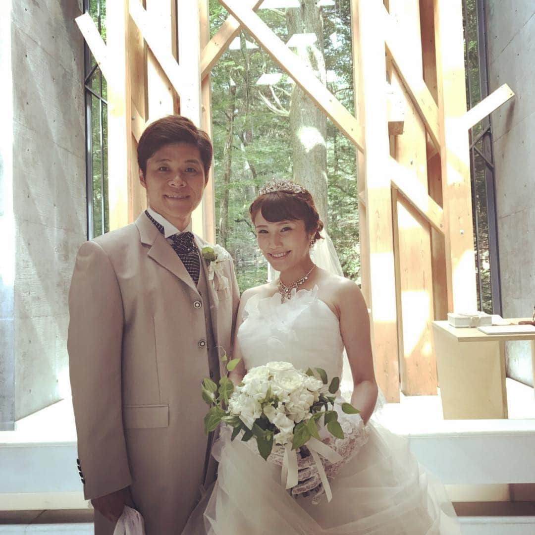 宮地謙典さんのインスタグラム写真 - (宮地謙典Instagram)「本日、両家の親族のみで結婚式をやらせてもらいました。 天気にも恵まれて素敵な式になりました！ 結婚式っていいもんですね！ #軽井沢」7月18日 19時15分 - miyajinibugo