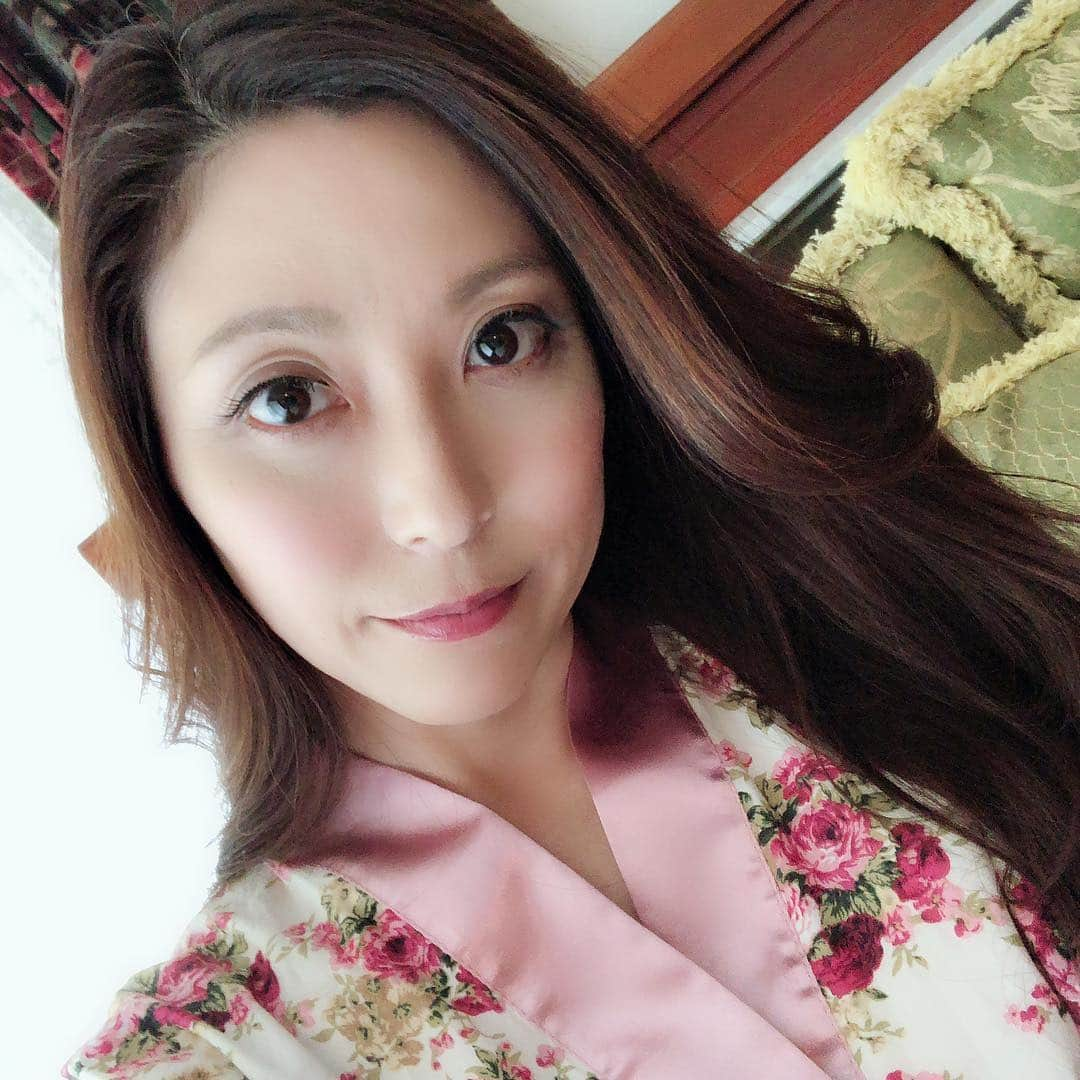 白木優子さんのインスタグラム写真 - (白木優子Instagram)「ただいま〜！ 今日のグラビア撮影のオフショットです。 また発売日決まったら告知致しますねm(_ _)m」7月18日 19時44分 - yuko_shiraki_official