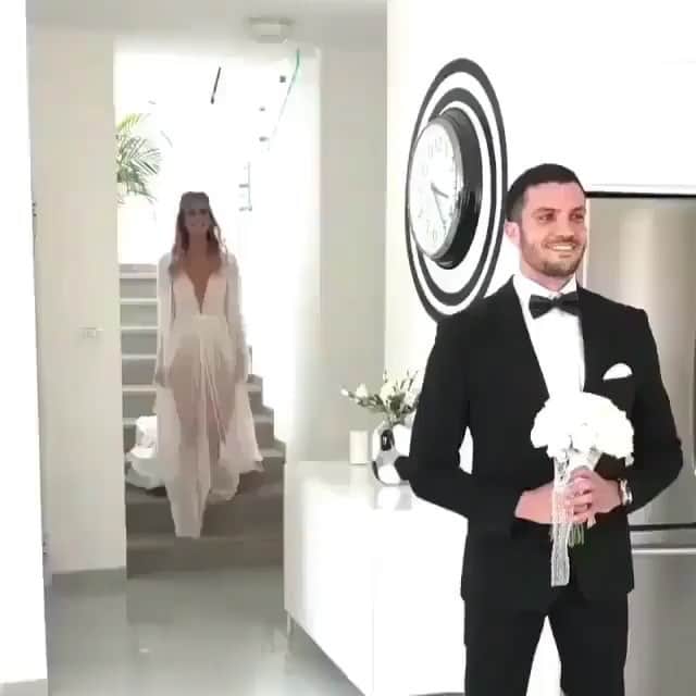 WEDDING APPARELのインスタグラム：「Very first peek... 🙈🖤💘 @justweddingbells」