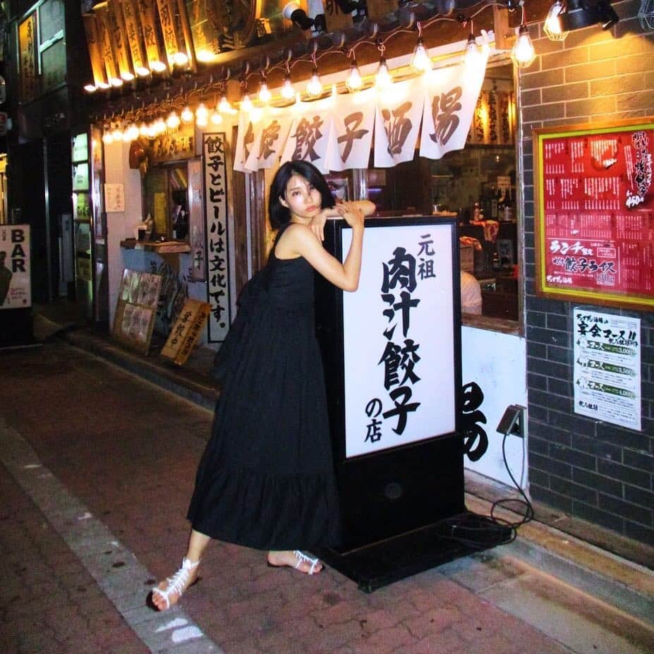 飯島望未さんのインスタグラム写真 - (飯島望未Instagram)「Tokyo. #肉汁 #餃子とビールは文化です Photo by @takaoiwasawa」7月19日 7時39分 - nozo0806