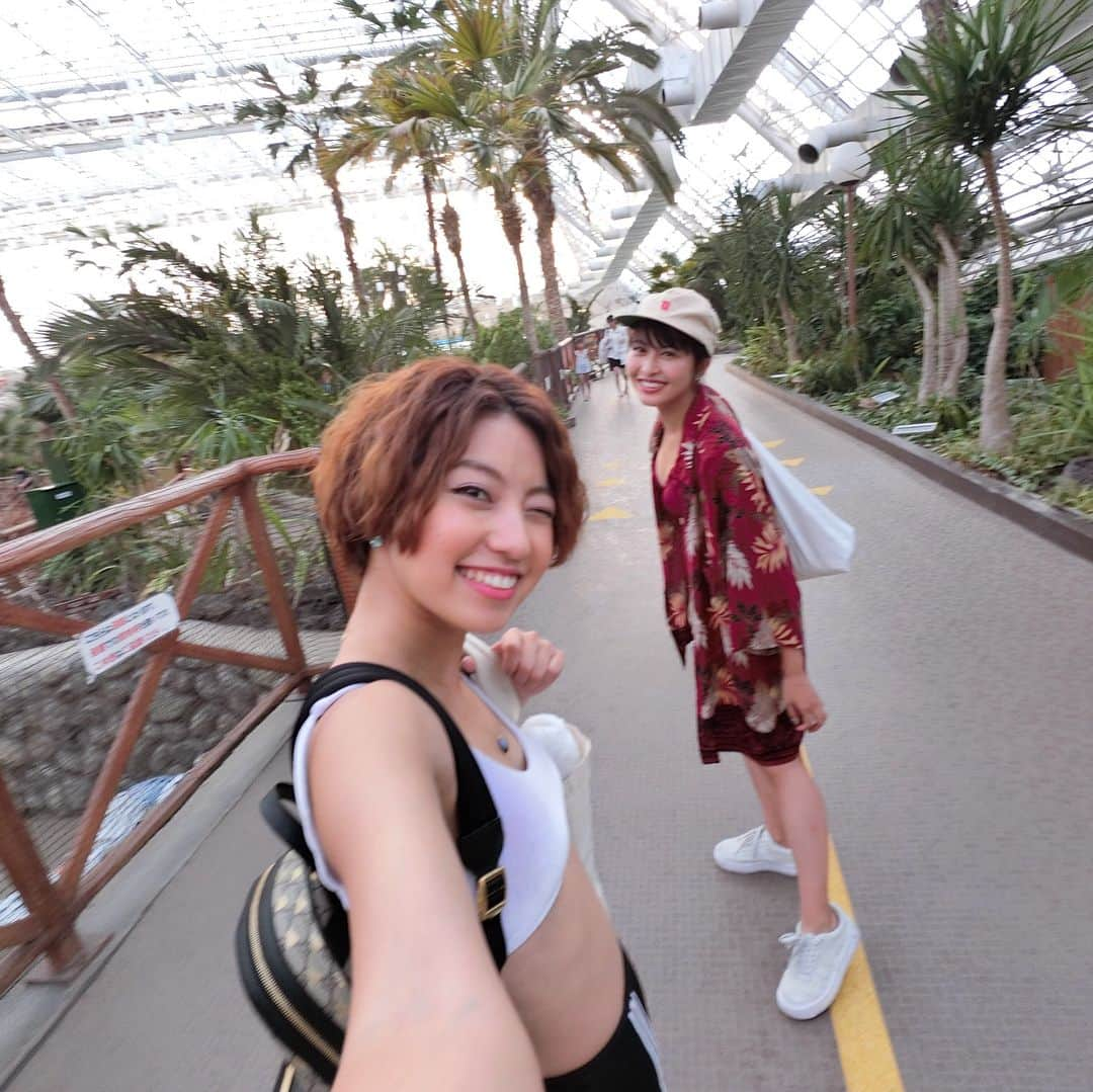 Rihwaさんのインスタグラム写真 - (RihwaInstagram)「SUMMERLAND☀️🌴👙💖💦 連休中に @yuukimeehaa と夏の思い出作ってきました😘❤️ やはりハプニングもあったけどw最高に楽しかった！！！！また行きたい！！！！🤣🙌❤️🧡💛 行った時間帯は、ナイトプールだよ！🌟🌌 #Rihwa #三原勇希 #bestie #みはりふぁ #nightpool #ナイトプール #サマーランド #サマラン #Fun #SUMMERLAND #Summer #👙 #bff #夏の思い出2018」7月18日 23時15分 - rihwa_official