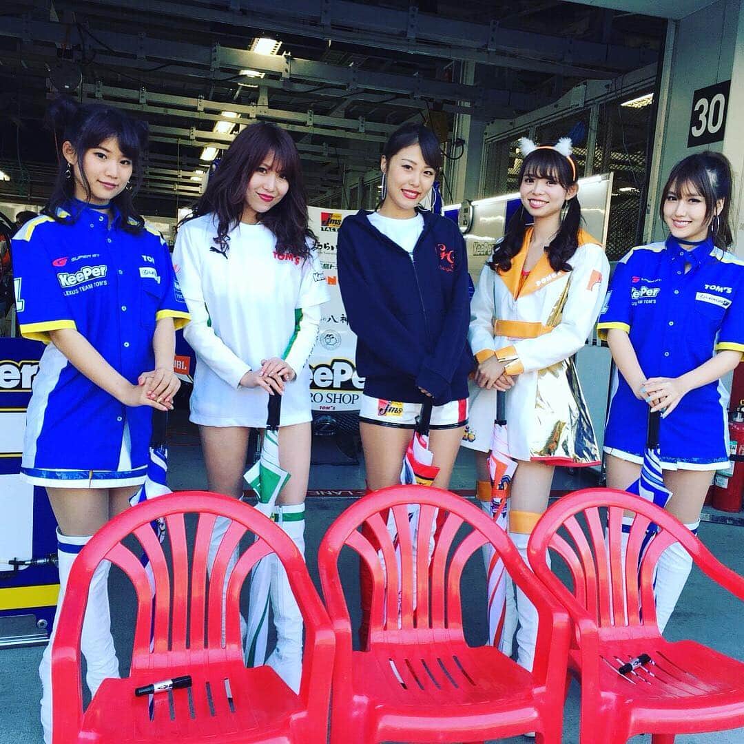 岸谷知果のインスタグラム：「LEXUS TEAM TOM'S❤️ 💕  8月4.5は、いよいよ 第5戦富士スピードウェイ！！ 1号車、36号車応援 よろしくお願いします😄💗 #モータースポーツ  #supergt  #スーパーgt2018  #レースクイーン」