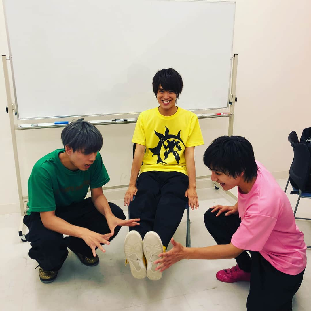 BOYS AND MENさんのインスタグラム写真 - (BOYS AND MENInstagram)「イオンモール四條畷さんでのイベント✨ ありがとうございました！  #ボイメン #本田剛文 #平松賢人 #吉原雅斗 #大阪 #イオンモール四條畷  #君だけは特別さ #を表現しています  #ビリケンさん」7月19日 1時50分 - boysandmen_official