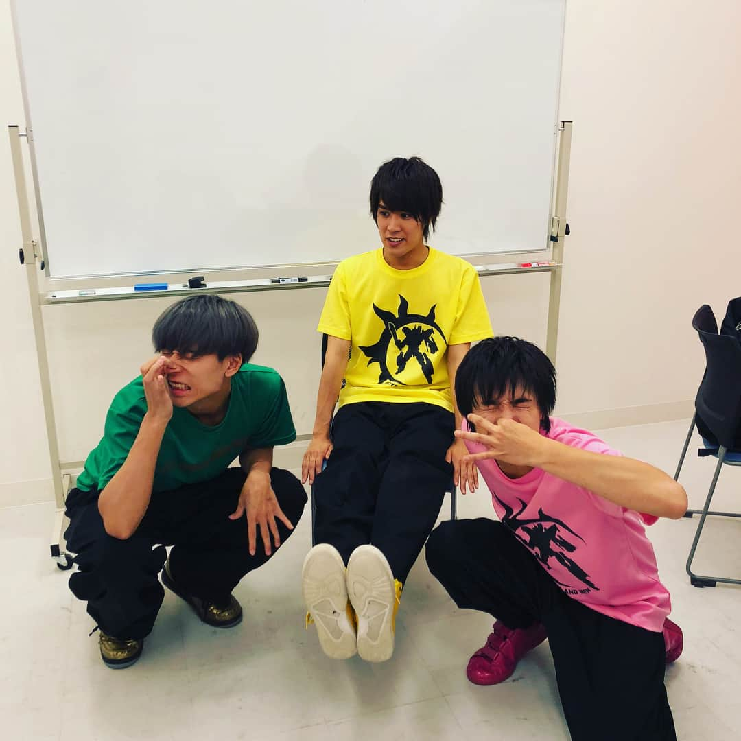 BOYS AND MENさんのインスタグラム写真 - (BOYS AND MENInstagram)「イオンモール四條畷さんでのイベント✨ ありがとうございました！  #ボイメン #本田剛文 #平松賢人 #吉原雅斗 #大阪 #イオンモール四條畷  #君だけは特別さ #を表現しています  #ビリケンさん」7月19日 1時50分 - boysandmen_official