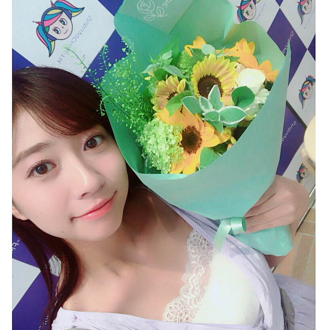 大貫彩香さんのインスタグラム写真 - (大貫彩香Instagram)「2018.7.14 『 グラチア Radio Station 』 ありがとうございました😊 今回のゲストはApp Bank の取締役 CCO の村井智建さんでした！ eスポーツで注目のポーカーの話をお聞きしました🤗 グラビアの振り返りポーズ、 マックスむらいさんがYouTubeでしていたポージングガチャのドラゴン🐉などなど、もうたくさん盛り上げて下さいました☺️✨ ありがとうございました🤗 . . お暑い中ご観覧に来て下さった皆さんありがとうございました😊🌻 #マックスむらい さん #大貫彩香  #真奈 ちゃん #片岡沙耶 ちゃん」7月19日 0時55分 - sayaka_oonuki