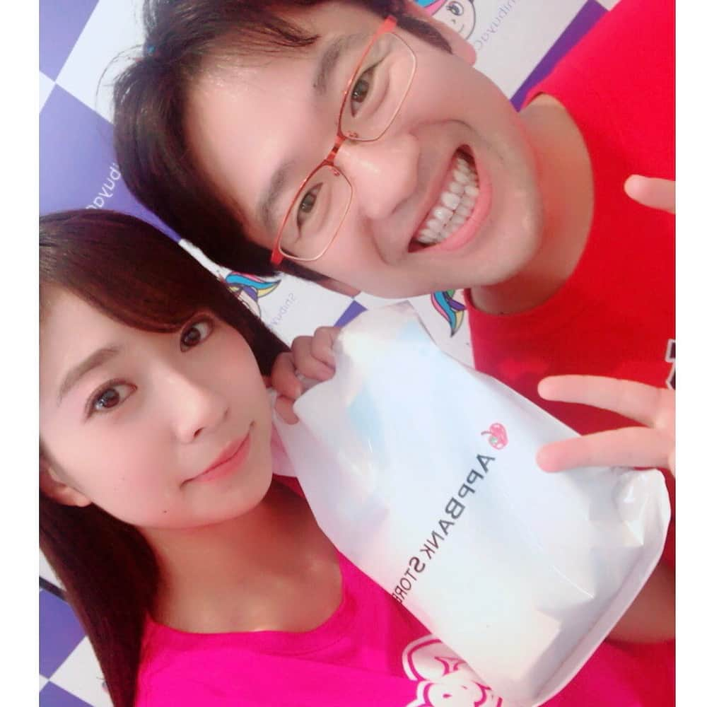 大貫彩香さんのインスタグラム写真 - (大貫彩香Instagram)「2018.7.14 『 グラチア Radio Station 』 ありがとうございました😊 今回のゲストはApp Bank の取締役 CCO の村井智建さんでした！ eスポーツで注目のポーカーの話をお聞きしました🤗 グラビアの振り返りポーズ、 マックスむらいさんがYouTubeでしていたポージングガチャのドラゴン🐉などなど、もうたくさん盛り上げて下さいました☺️✨ ありがとうございました🤗 . . お暑い中ご観覧に来て下さった皆さんありがとうございました😊🌻 #マックスむらい さん #大貫彩香  #真奈 ちゃん #片岡沙耶 ちゃん」7月19日 0時55分 - sayaka_oonuki