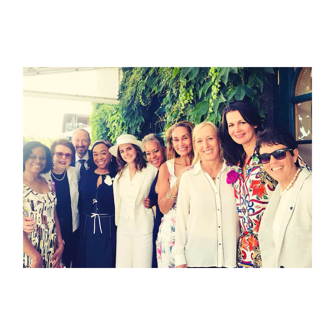 ザ・プレス・ツアーさんのインスタグラム写真 - (ザ・プレス・ツアーInstagram)「Beautiful weekend at sunny @Wimbledon with @RalphLauren ☀🎾. Vintage white suit from @RalphLauren’s 2012 Spring collection, and @RalphLauren linen dress from the 1999 Spring collection. Purchasing and wearing vintage fashion is one of the most sustainable things you can do as a consumer, as it does not involve creation a brand new product. 💚 ••• Skin prepped with @WeledaUK Almond Cleansing Lotion, @EvolveBeautyUK Daily Defence Moisture Mist, Daily Renew Natural Face Cream, and @DeMamielSkin Daily Hydrating Nectar SPF30. Cosmetics used were @Absolution_Cosmetics Le Multi Correcteur and @rmsbeauty ‘Un’ Cover Up for skin and @officialmanasi7 All Over Colour in Sanguinello on the cheeks with @IliaBeauty Soft Focus Finishing Powder to set. For eyes, @KjaerWeis Eyeshadow in Cloud Nine and Earthy Calm along the lash line. For lips, @rmsbeauty Lipstick in Breathless and @Benecos_Official Natural Lipgloss in Rose. ••• All beauty brands are cruelty-free and include natural and organic ingredients. Info verified by @contentbeauty.」7月19日 1時48分 - the_press_tour