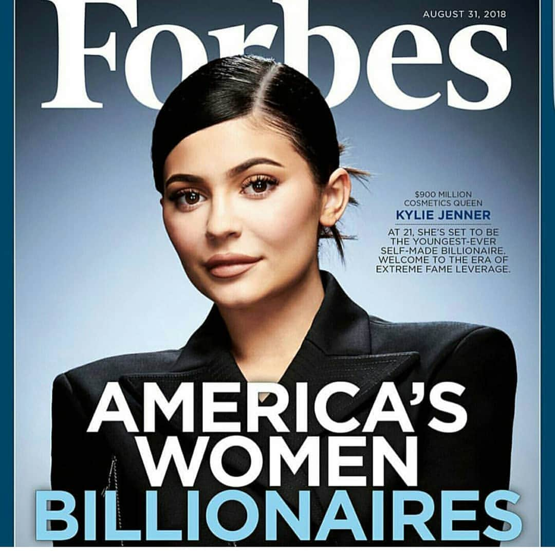 タンディ・ニュートンさんのインスタグラム写真 - (タンディ・ニュートンInstagram)「Quoted repost via @yasminrjh ➡️”Dear @Forbes THIS is what a REAL self-made entrepreneur looks like. While the mainstream seems hell-bent on celebrating the vapid, the charlatan and the vultures I'm going to pause for a moment to share some real news... @patmcgrathreal was often the only woman of colour that I used to see regularly featured in @britishvogue when I was growing up. It was usually in the society pages - photographed at dinners or events. Always dressed in black, minimalist and demure.  It wasn't till I (@yasminrjh )was reading about her involvement in launch of @armani cosmetics (2009?)(featuring the model Sasha Pivovarova) that I discovered just how influential Ms Mcgrath was.  She isn't just a make-up artist. She is a real life influencer.  Long before social media was a thing she's been collaborating with designers on looks to send down the catwalk since before I was born. That 'nude' look everyone still goes for... yup you have her to thank for that... She's built a long lasting career in fashion the hard way. The right way.  Her cosmetics company has been valued at $1billion dollars after only 2 years of trading. #VMagazine @patmcgrathreal  #PatMcgrath #legend #BossLady #entreprenuer #business #economics #fashion #style #lifestyle #work #beauty #luxury #makeup #Forbes ™@yasminrjh “ ▫️▫️▫️▫️▫️▫️▫️▫️▫️▫️▫️▫️▫️▫️✨ ✨Congratulations fellow West London lady @patmcgrathreal 💫⚡️💫You’re our cover girl! KayX」7月19日 5時48分 - thandieandkay