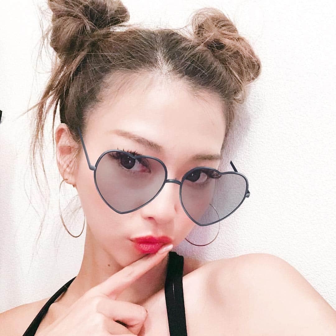 長谷川唯のインスタグラム：「・ ・ 自分ではしないアレンジをしてもらった🖤❤️🖤 ・ ・ #ヘアアレンジ #cute #hairstyle #me #happy #love #instagood」