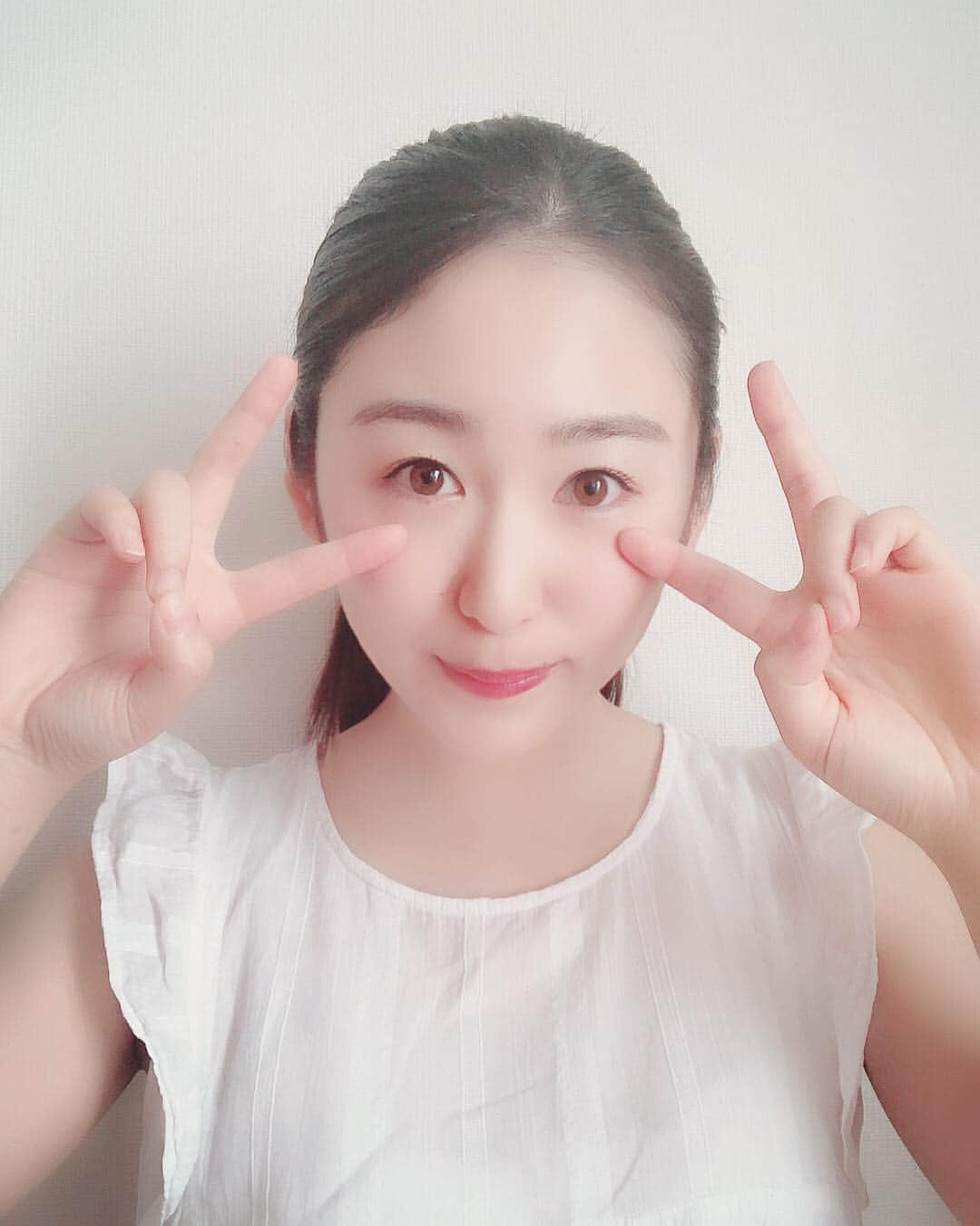 三輪晴香さんのインスタグラム写真 - (三輪晴香Instagram)「おはようございます！ 暑い日が続きますが 決して無理はしないようにしてくださいね。 本日もたくさんの思いを胸に頑張って参ります！ #gm  #爪は短く切る派です  #なんのこっちゃ」7月19日 8時11分 - miwamiwa4010