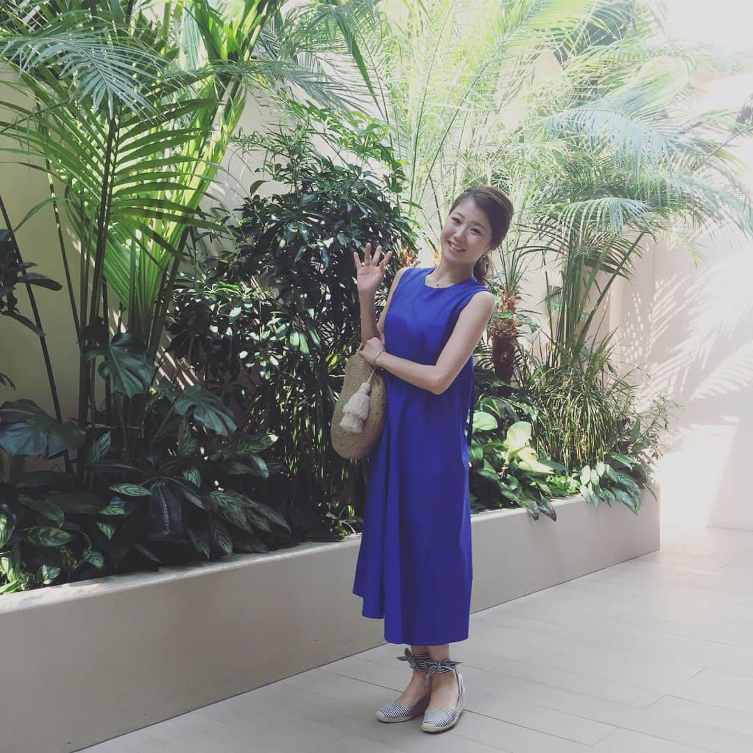 舞花くるみのインスタグラム：「. 今日は涼しくてお気に入りのワンピースを着て水族館へ。 毎日暑いですねー。。。 といっても、こっちは全然マシなはず！ 仙台2年目。 身体が、慣れてきてしまったのか、今年はとても暑く感じる。。。」