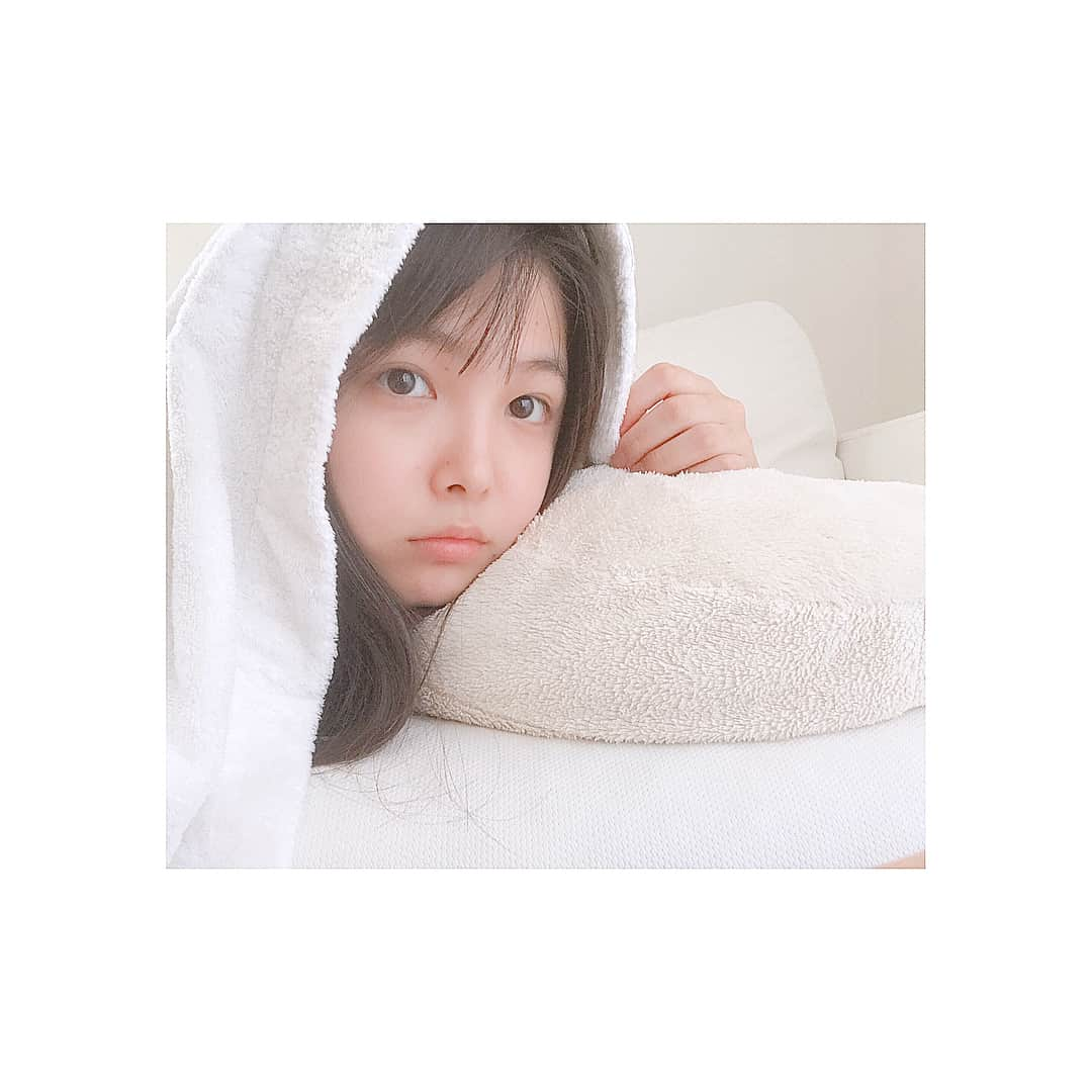 寺本莉緒さんのインスタグラム写真 - (寺本莉緒Instagram)「. . 夏休みはぐーたら生活の予感💫 . . 平成最後の夏はたくさんの思い出作りたいです💐 どこかおススメの場所ありますか？笑 . . そしてインスタのフォロワー 1000人ありがとうございます☺︎ 大変嬉しいです🌷 . . もう少し増えたら質問コーナーとかやりたいな💭」7月19日 12時53分 - lespros_rio