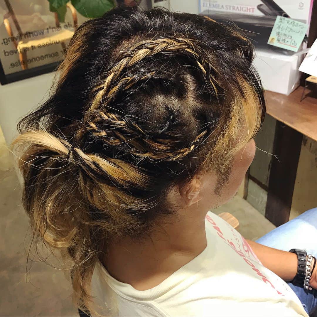 棚橋弘至さんのインスタグラム写真 - (棚橋弘至Instagram)「昨日の髪型。 #hairstyle #博多 #美容室 #7velvet #編み込み がハート型💓」8月3日 10時06分 - hiroshi_tanahashi