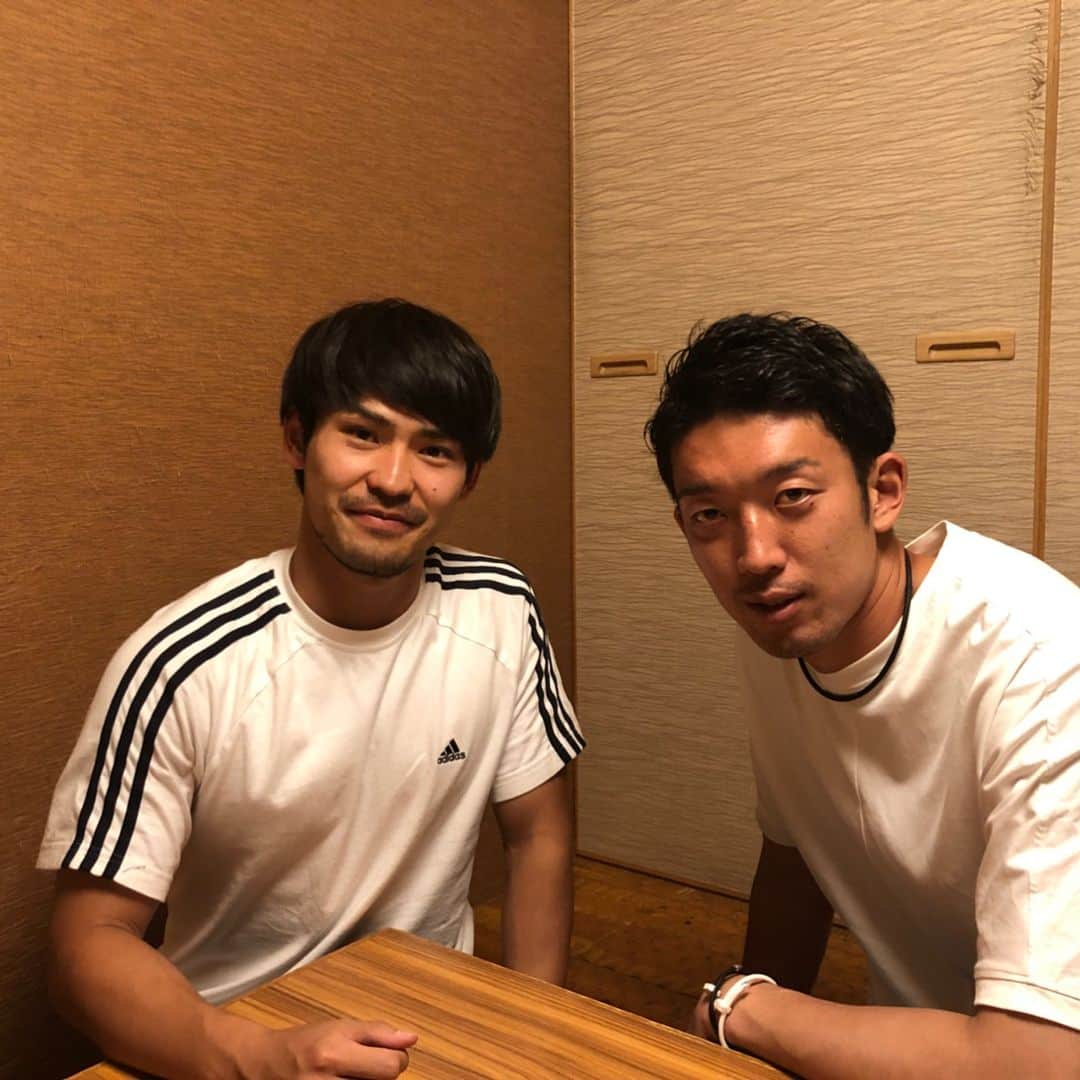 矢島倫太郎さんのインスタグラム写真 - (矢島倫太郎Instagram)「この間、権田さん家族に会いに福岡に行ってきました。いつもありがとうございます🙇‍♂️ #夏の思い出#食がうますぎる#刺し身#あのストレッチ出来るようになってきました🤸🏻‍♂️」8月3日 5時26分 - yajima_rin