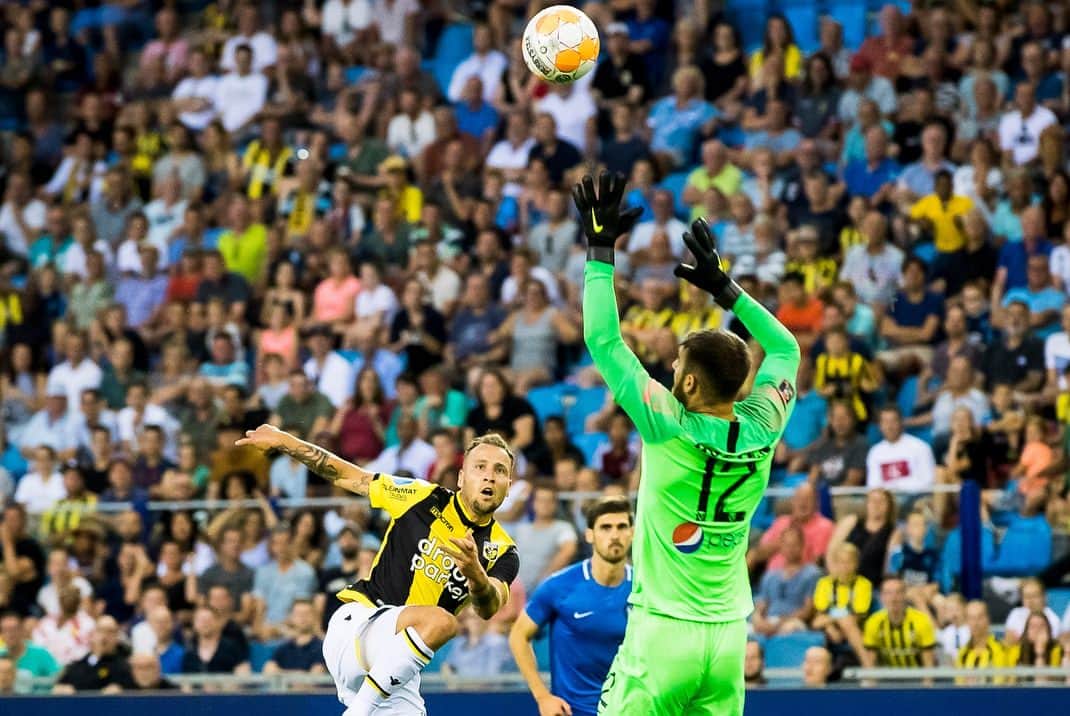 ロイ・ベーレンスのインスタグラム：「🙌🏼💥 Volgende ronde! #vitesse」