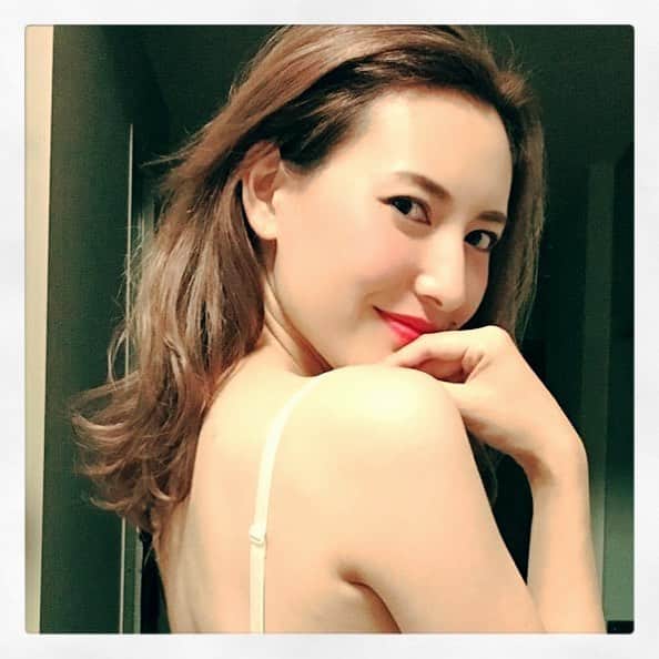 松本リコのインスタグラム：「・ ・ ・ ・ #japanesegirl #japangirl  #japanesemodel #japanmodel #yahoo #お洒落 #インスタグラマー  #インフルエンサー #撮影 #ハーフ顔 #ハーフモデル #fashion #通販モデル #ファッション #楽天 #通販」