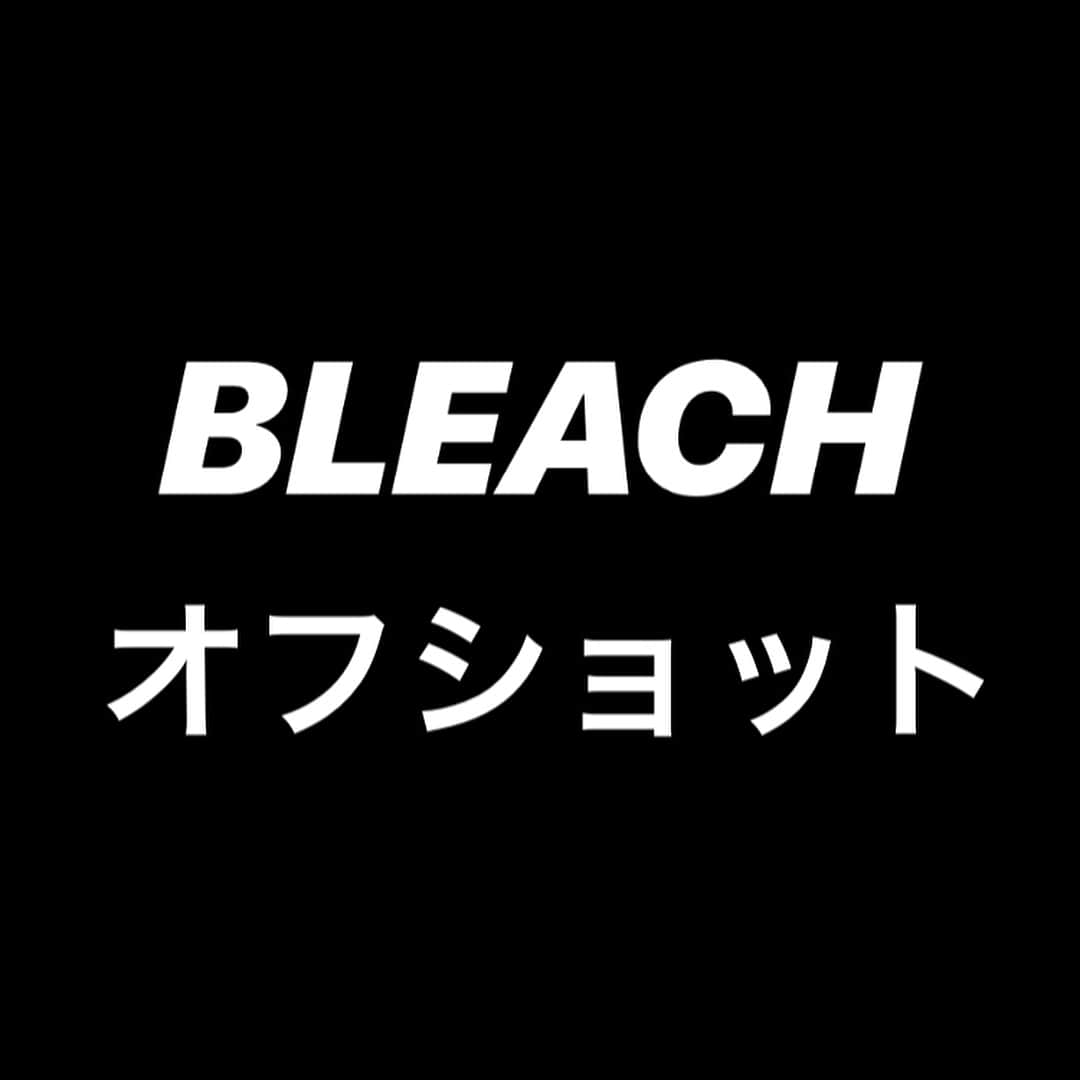 映画『BLEACH』公式のインスタグラム：「📸 . BLEACH オフショット 杉咲さん×吉沢さん×福士さん×佐藤監督 . #オフショット #福士蒼汰 #杉咲花 #吉沢亮 #真野恵里菜 #小柳友 #田辺誠一 #早乙女太一 #MIYAVI #長澤まさみ #江口洋介 #ALEXANDROS #ブリーチ #映画 #movie」