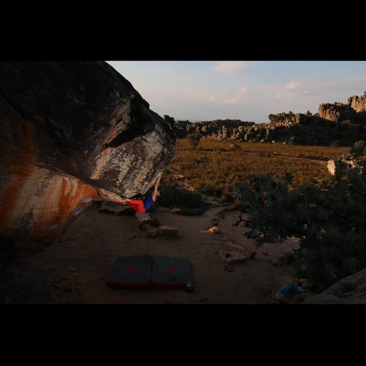 レベッカ・ストッツのインスタグラム：「So in love with this place 😍😍🇿🇦 #rocklands #southafrica #climbing_is_my_passion  #lifeclimbrepeat #girlswhoclimb #bouldering_pictures_of_instagram @scarpa_de @baechlibergsport @blackdiamond」