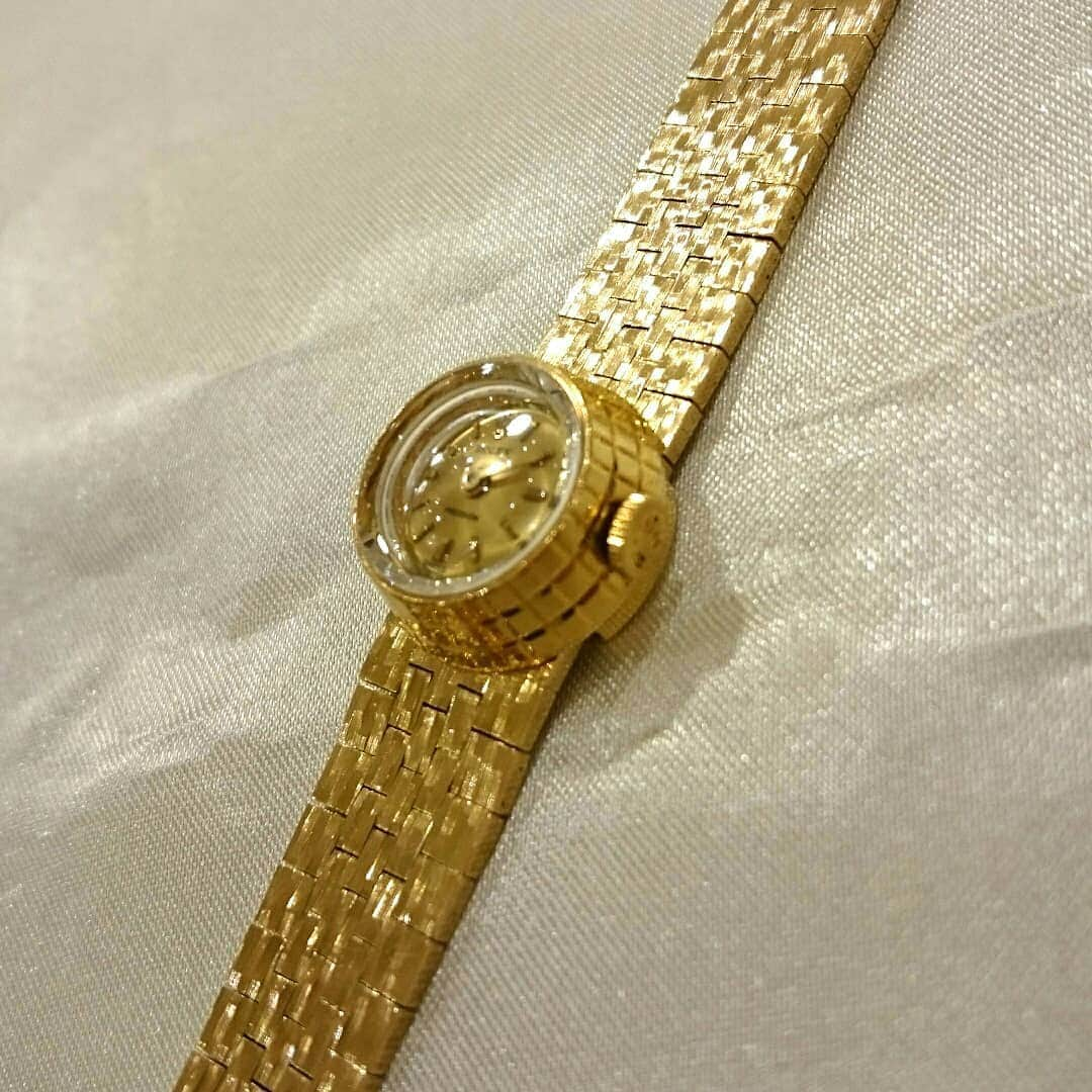 HIROBさんのインスタグラム写真 - (HIROBInstagram)「Vintage ROLEX CHAMELEON ▼18kwg  17003890-345010 ￥330,000tax ▼18kyg 17003890-477630 ￥580,000tax  #ROLEX#ロレックス #ROLEX CHAMELEON#カメレオン #antique#アンティーク#vintage #ビンテージ#fashionista#instagood#OOTD#YOLO#love #acccessories#アクセサリー#fashion#時計 #自分へのご褒美#丸ビル#新丸ビル#hirob」7月19日 20時31分 - hirob.jp