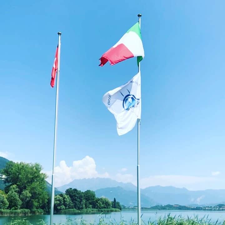 リサ・キャリントンのインスタグラム：「Italy... 31 degrees... a little different to NZ winter. Just arrived in Pusiano to begin the last 5 weeks into World champs. 2.5 weeks here then off to France 🇫🇷 before racing in Portugal. #pasta #affogato #icfsprint #jetlag」