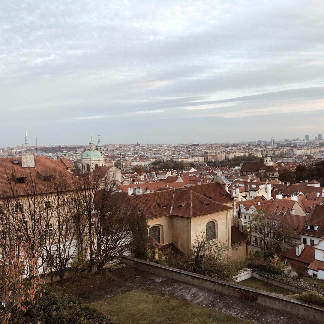 菅谷梨沙子さんのインスタグラム写真 - (菅谷梨沙子Instagram)「Czech / 🇨🇿 . これもスタッフさんが送ってくれた写真。 とてもステキな街並みだなぁ☁️ . . #czech」7月20日 11時39分 - risako_sugaya